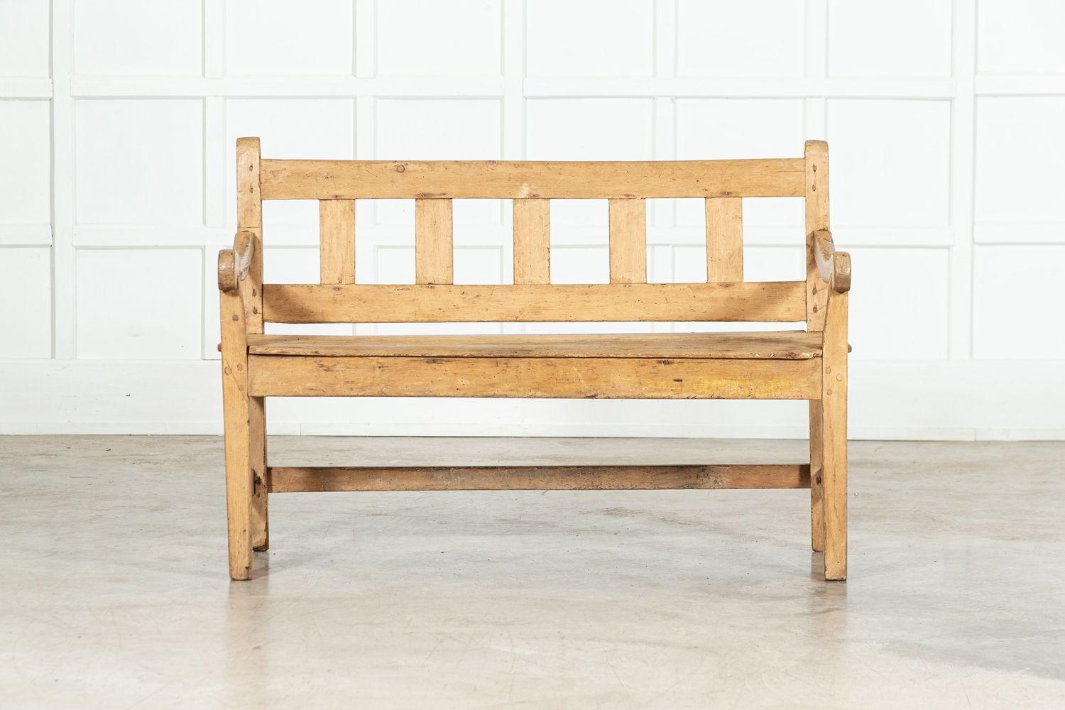 vers 1890
Banc en pin anglais du 19e siècle
sku 1847
W125 x D51 x H88 cm
Poids 13 kg
Hauteur d'assise 46. 5 cm