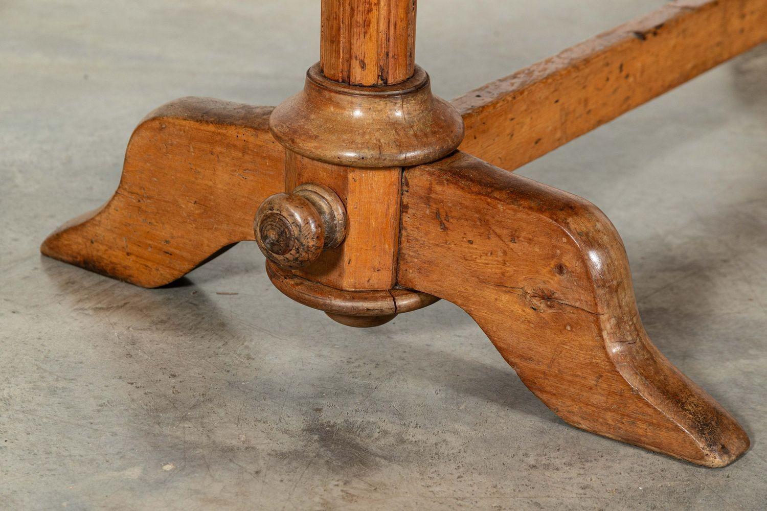 Table de salle à manger ovale en pin et bois fruitier anglais du 19e siècle en vente 7
