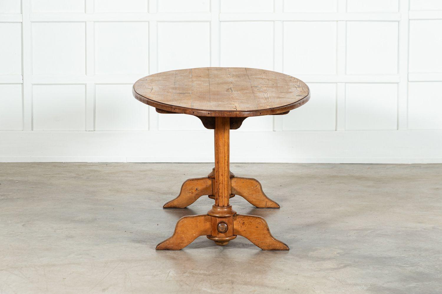 Table de salle à manger ovale en pin et bois fruitier anglais du 19e siècle en vente 2