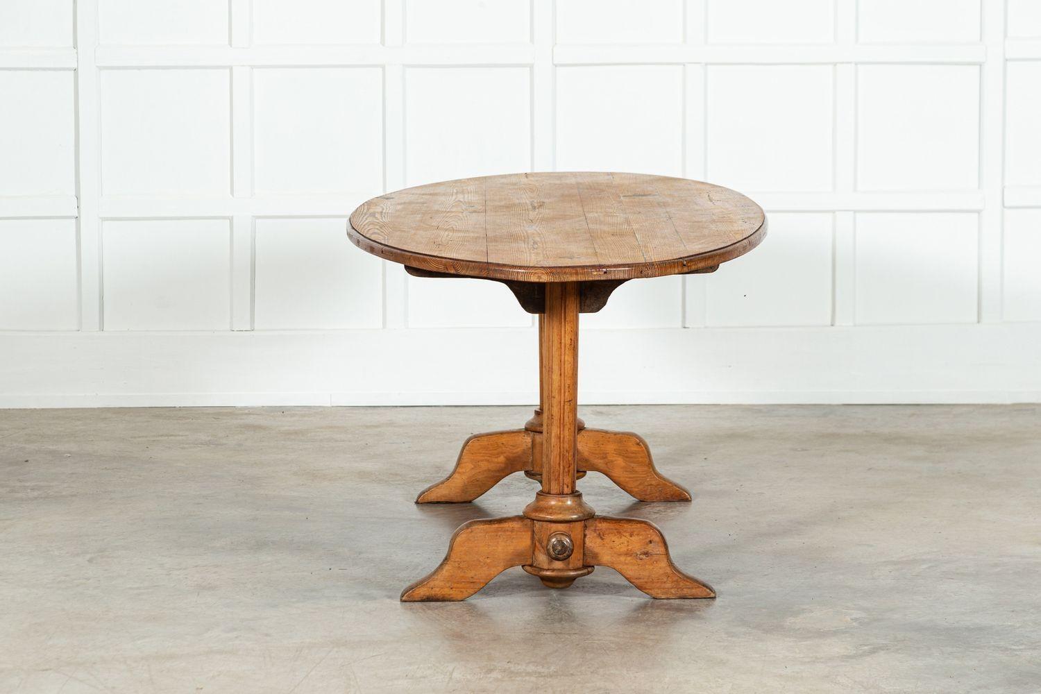Table de salle à manger ovale en pin et bois fruitier anglais du 19e siècle en vente 3