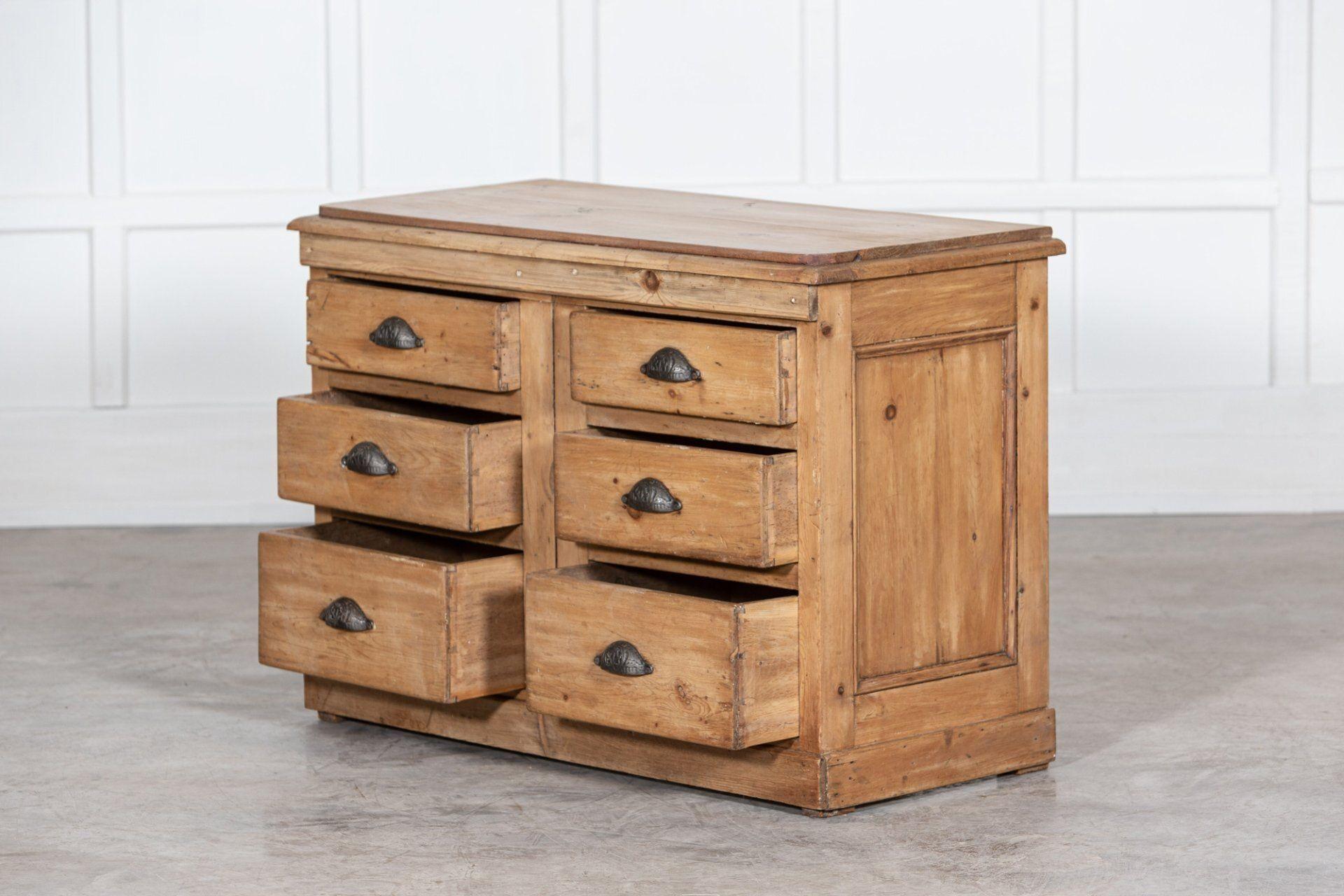 19thC English Pine Graduated Bank of Drawers In Good Condition For Sale In Staffordshire, GB