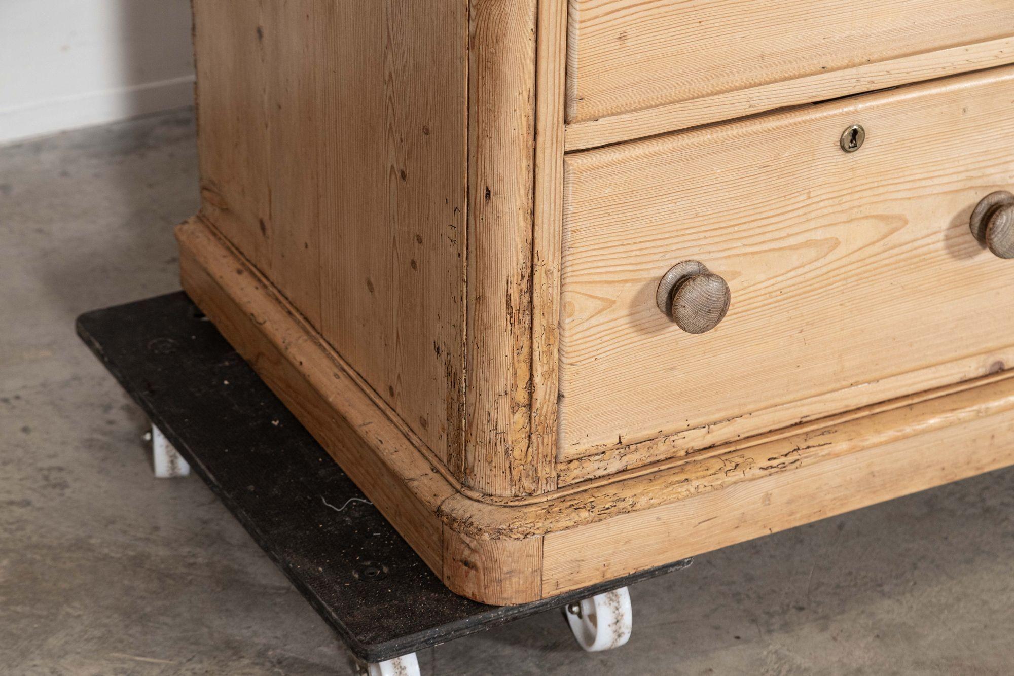 Armadio per biancheria in pino inglese del XIX secolo in vendita 11