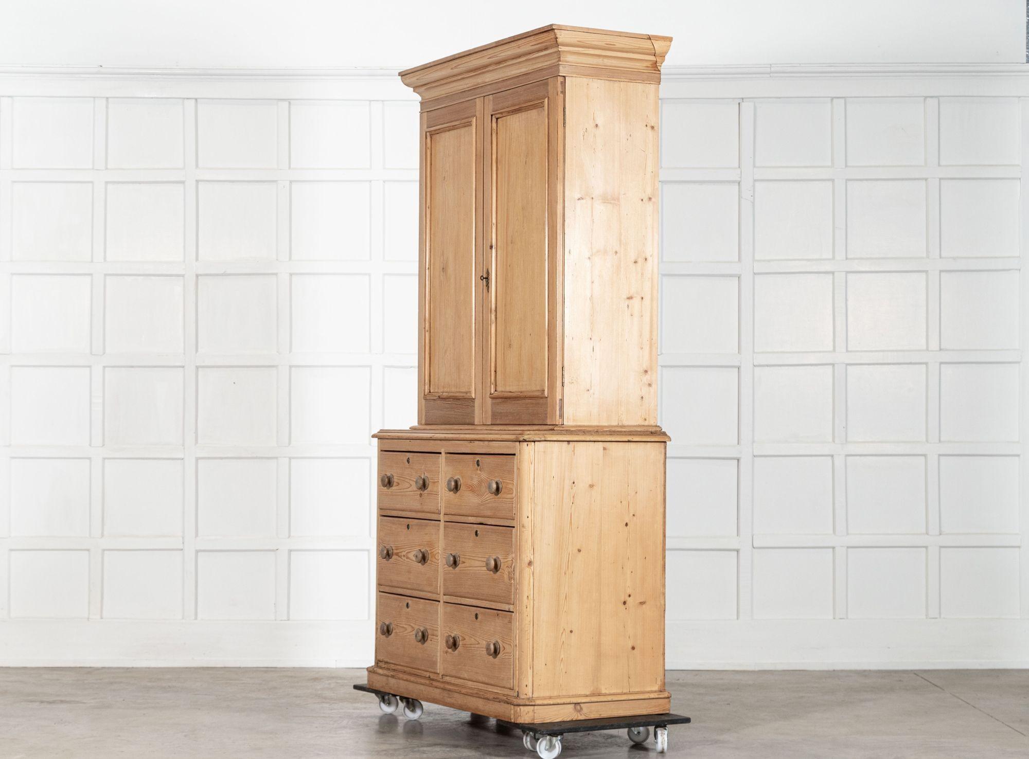 Armadio per biancheria in pino inglese del XIX secolo in vendita 1