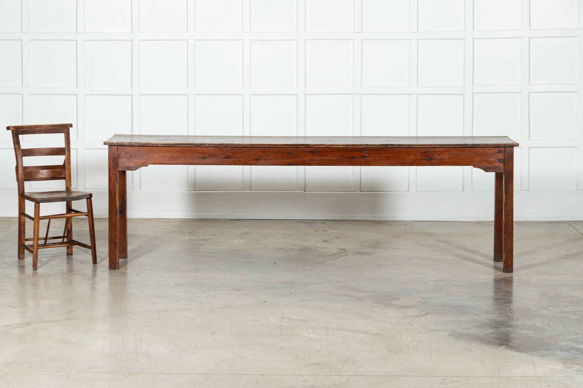 vers 1890
Table à moulin en pin anglais du 19e siècle
sku 1889
W244 x D44 x H77 cm
Hauteur des genoux 64 cm
Poids 23 kg