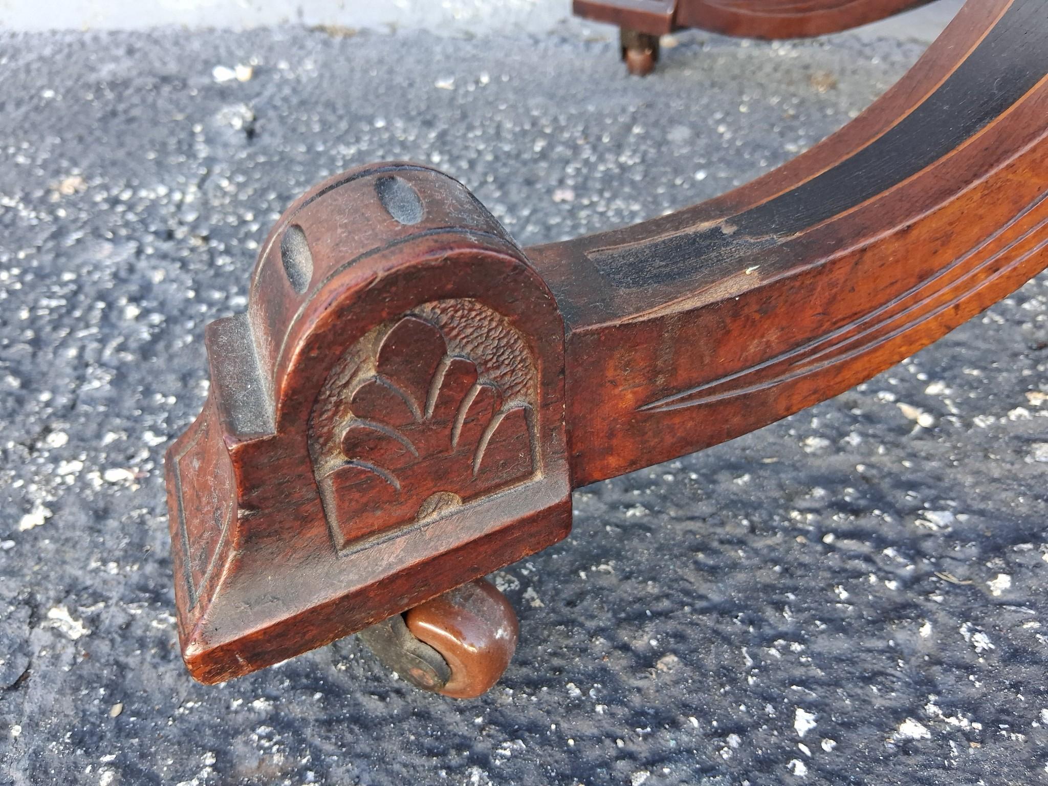 Mesa de juego/consola inglesa del siglo XIX con incrustaciones de madera de brezo en venta 7