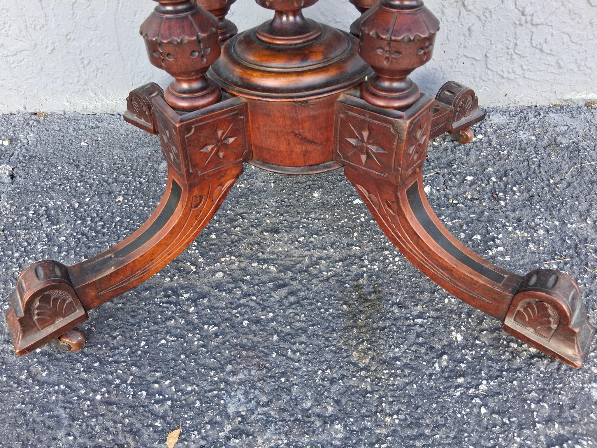Mesa de juego/consola inglesa del siglo XIX con incrustaciones de madera de brezo en venta 10