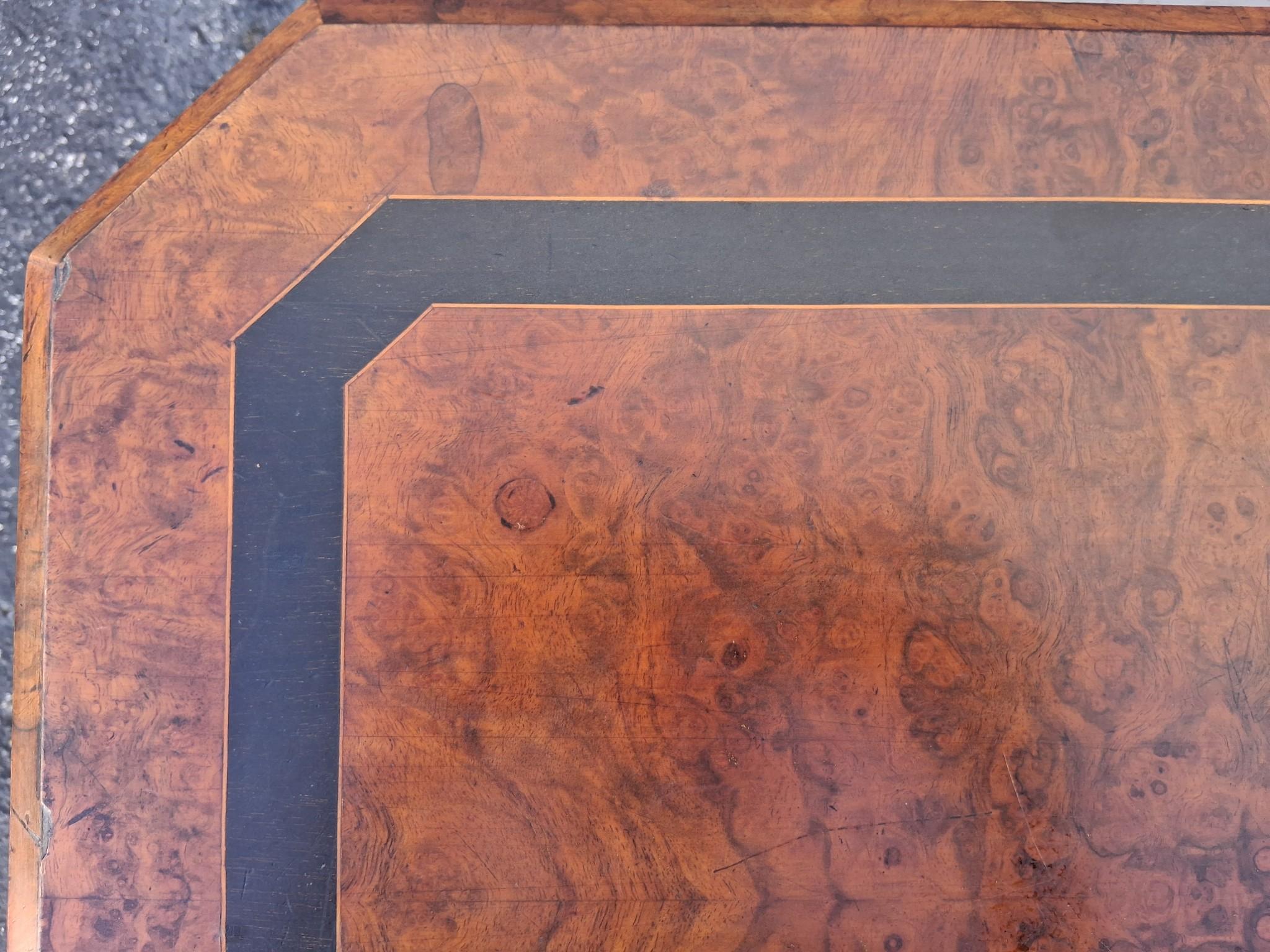 Mesa de juego/consola inglesa del siglo XIX con incrustaciones de madera de brezo Regencia en venta