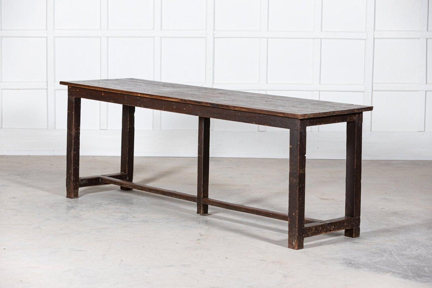 Table de cuisine en pin vernaculaire anglais du 19e siècle Bon état - En vente à Staffordshire, GB