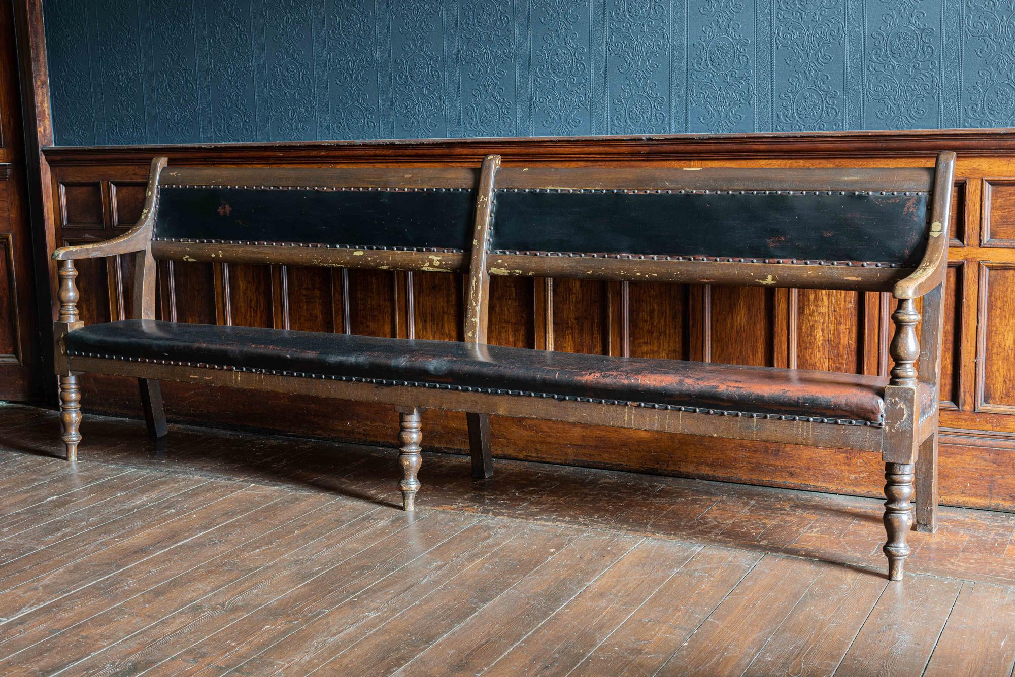 19th Century English Waiting Room / Tavern Bench In Good Condition In Staffordshire, GB
