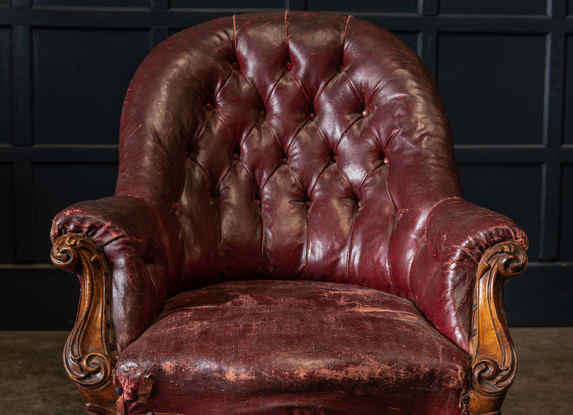 19th Century English Walnut Buttoned Library Armchair In Good Condition In Staffordshire, GB