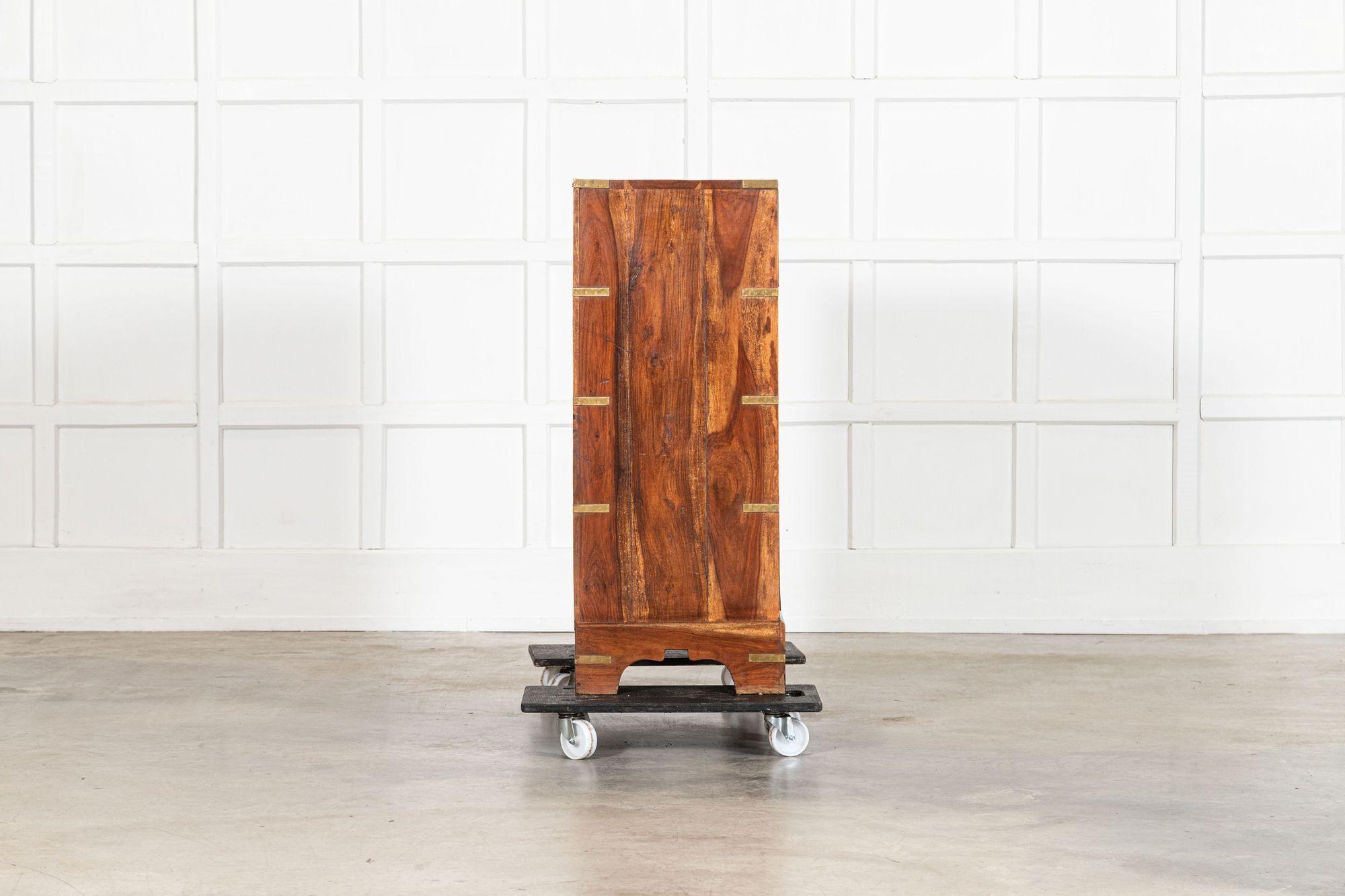 Cassettiera in noce inglese del XIX secolo Campaigner in vendita 2