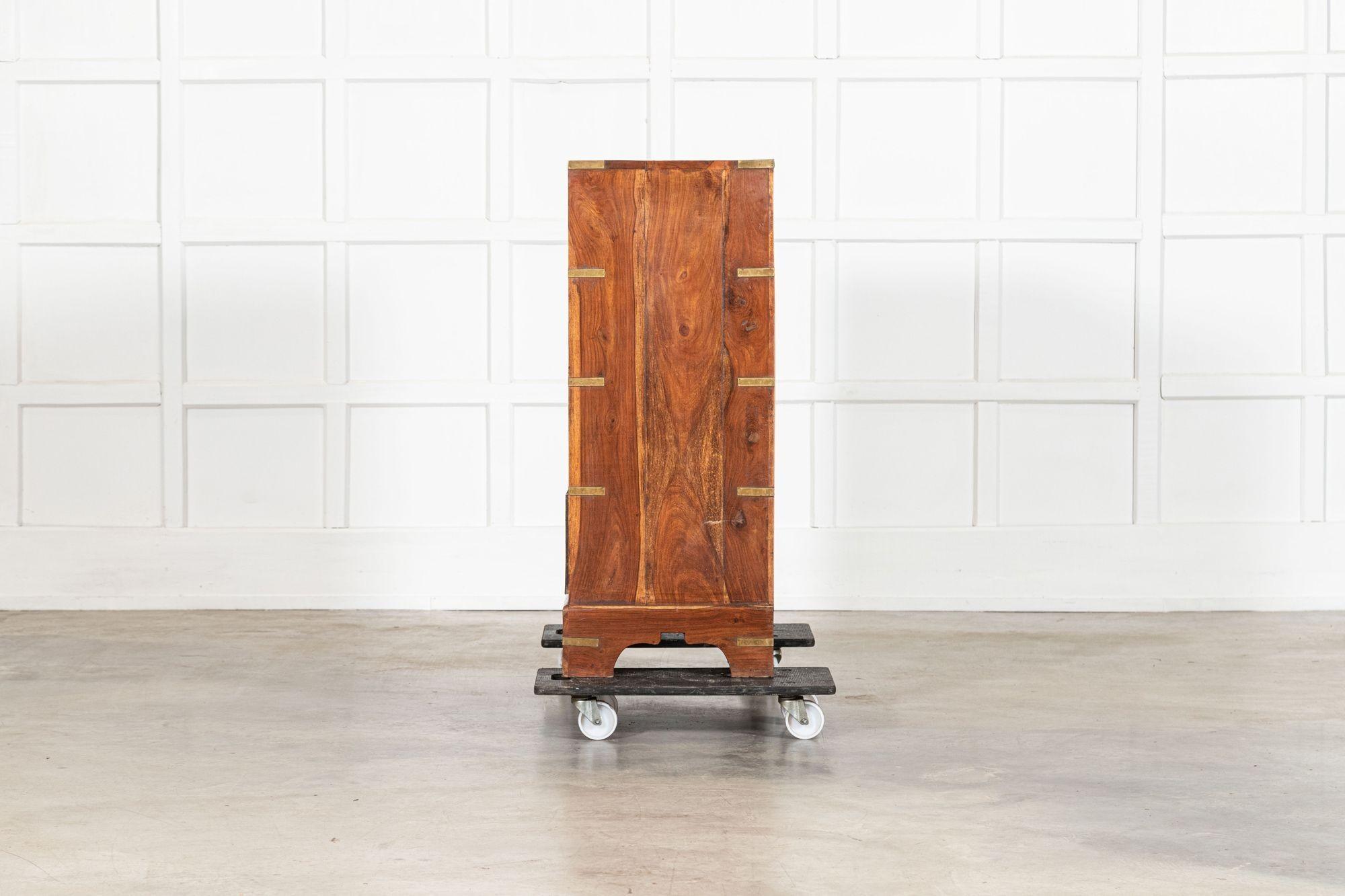 Cassettiera in noce inglese del XIX secolo Campaigner in vendita 3