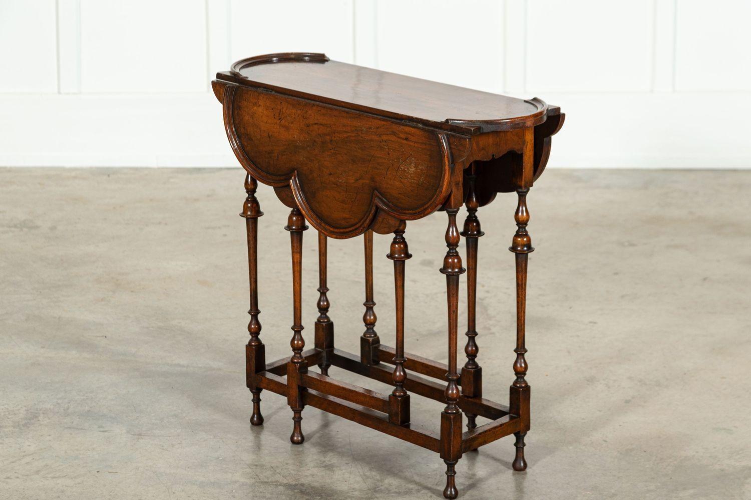 19thC English Walnut Gateleg Table In Good Condition In Staffordshire, GB