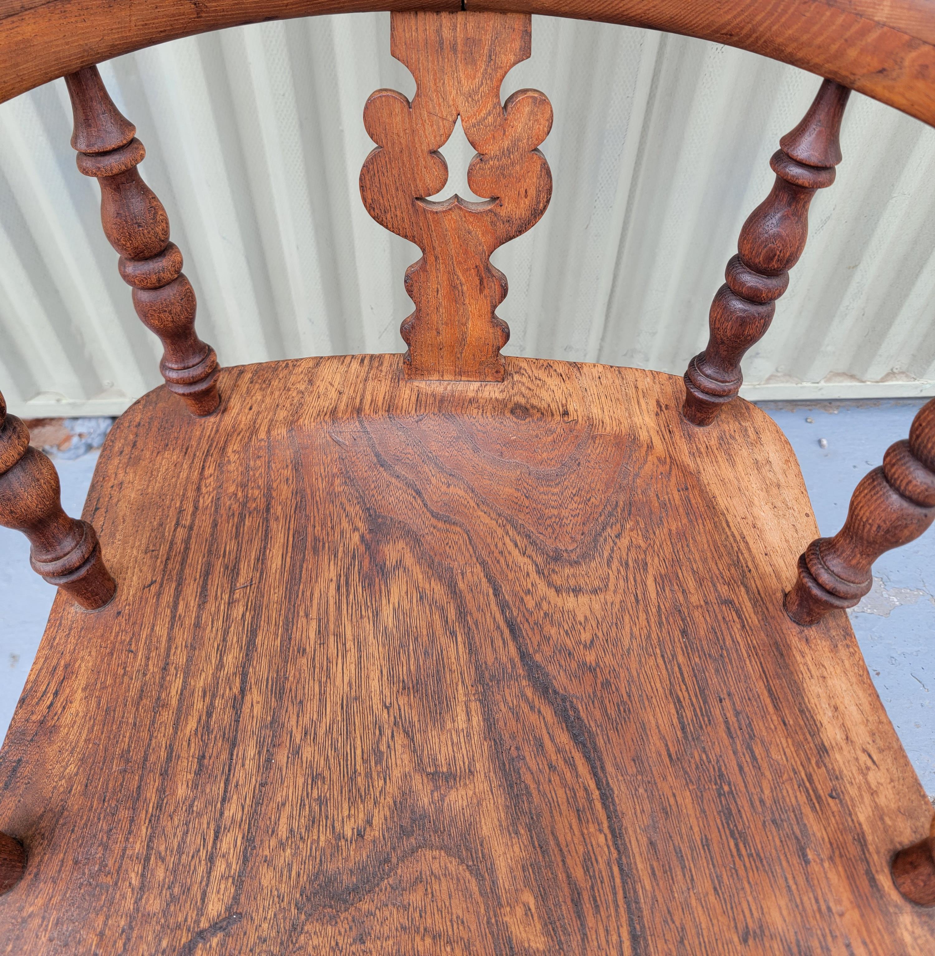 19thc  English Windsor Arm Chairs -Pair In Good Condition For Sale In Los Angeles, CA