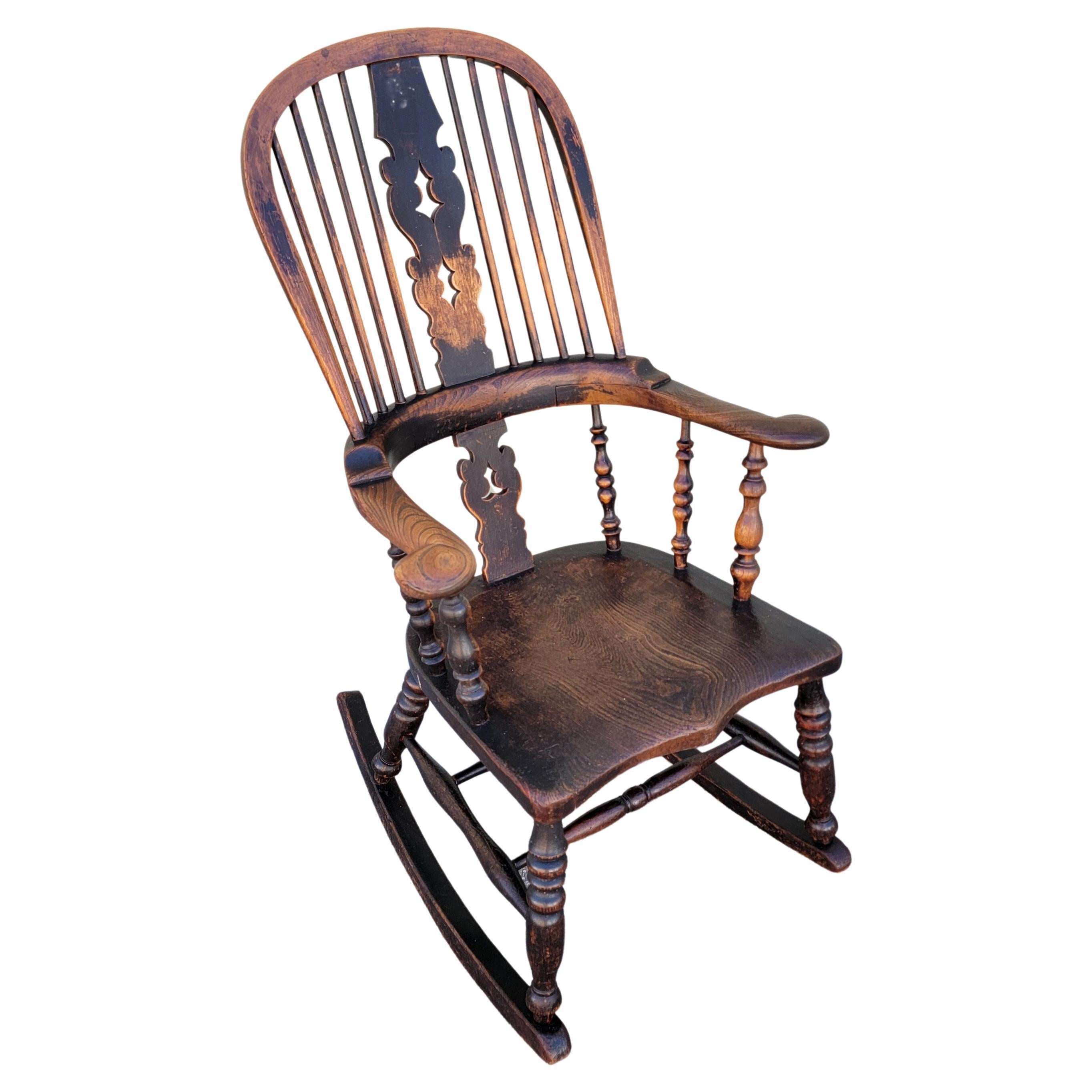 windsor rocking chair antique