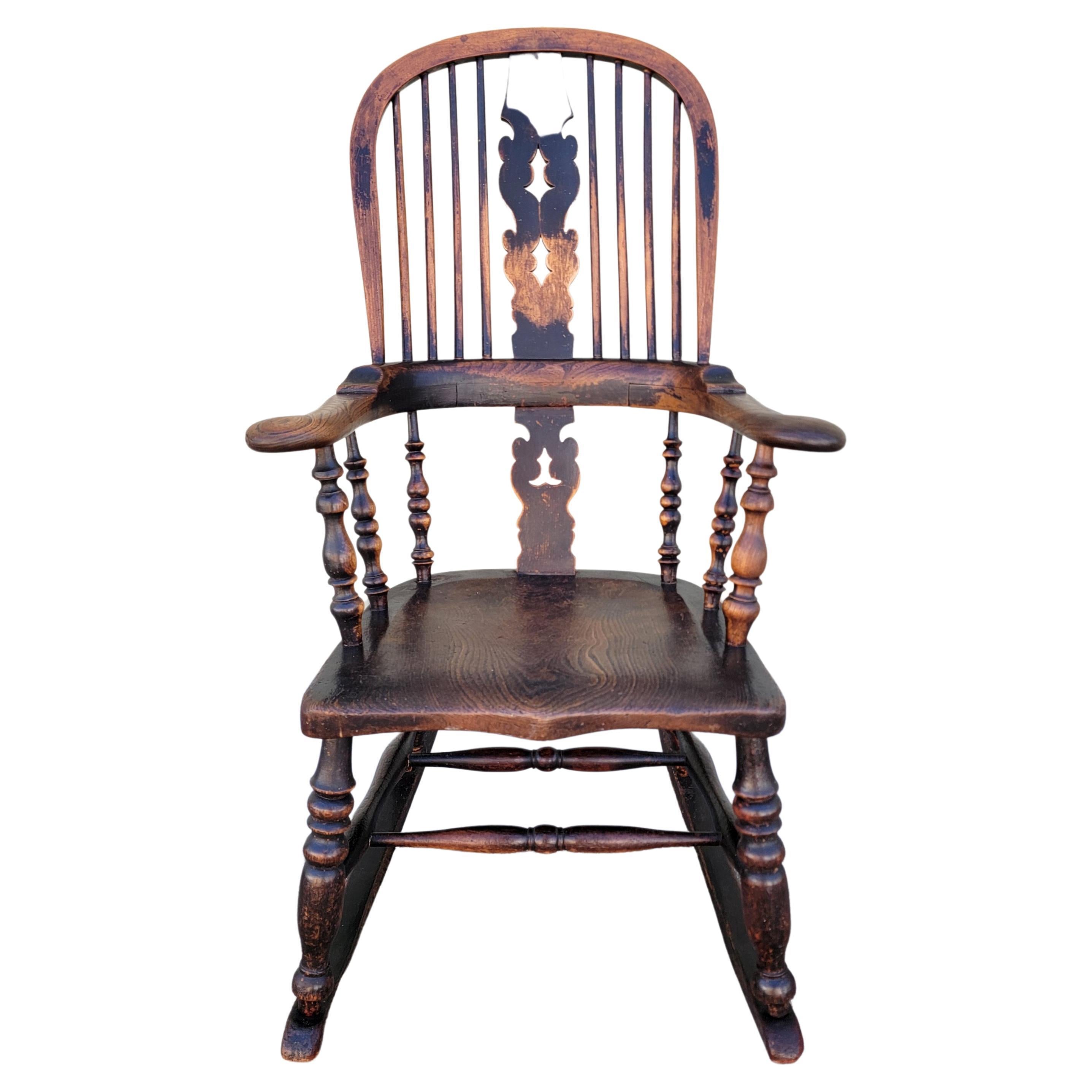 Américain Chaise à bascule Windsor anglaise du 19ème siècle en vente