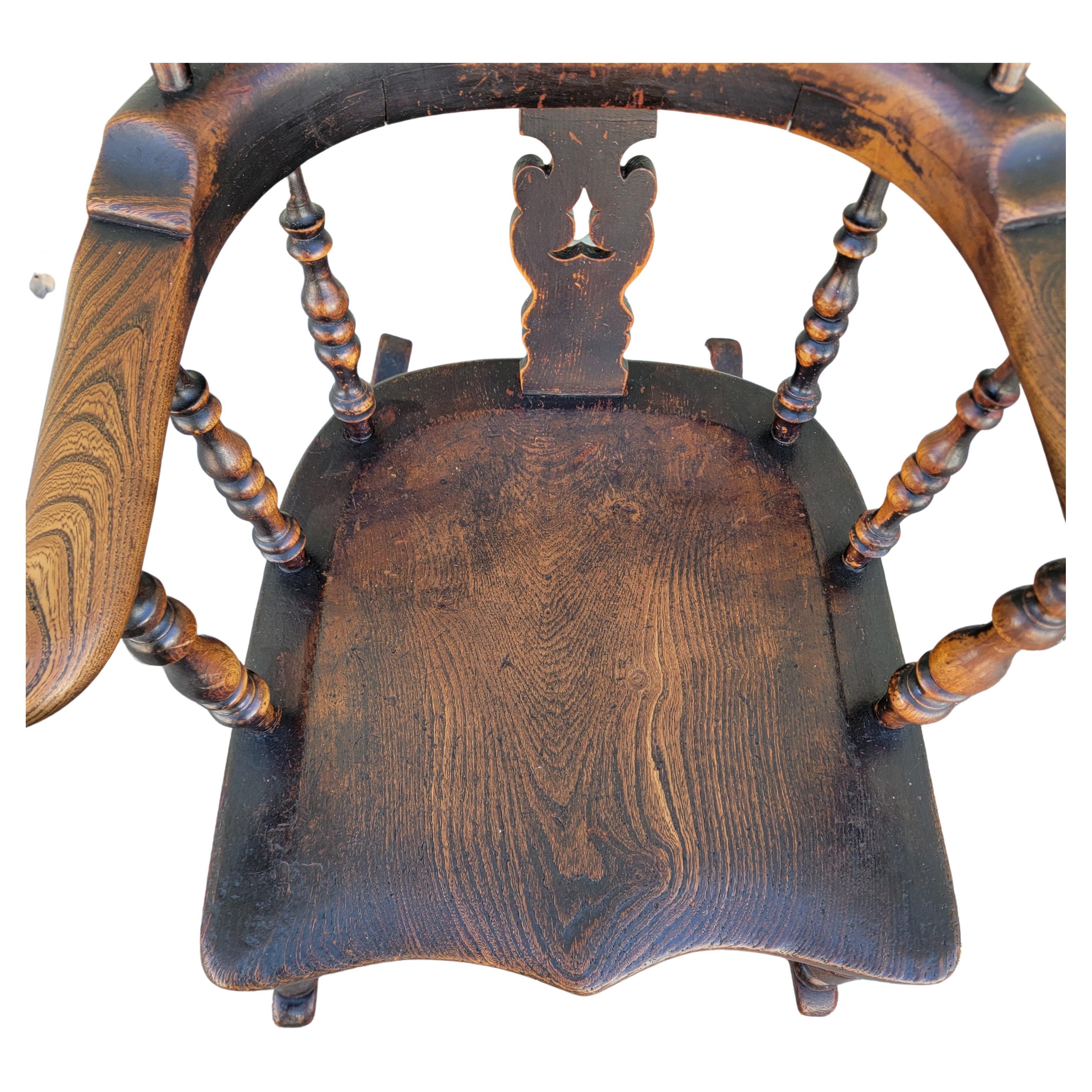 Chaise à bascule Windsor anglaise du 19ème siècle Bon état - En vente à Los Angeles, CA