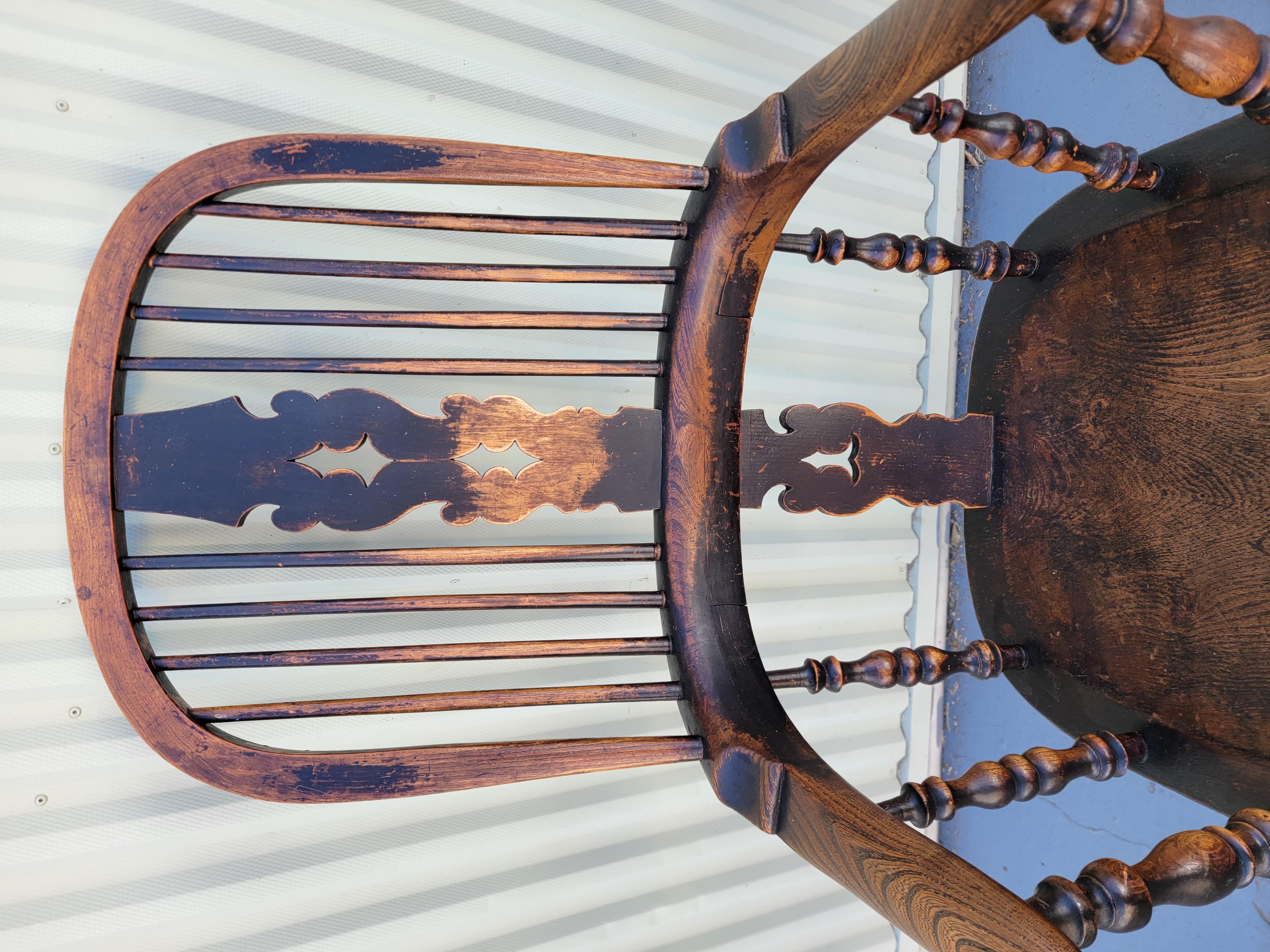 Englischer Windsor-Schaukelstuhl aus dem 19. Jahrhundert im Zustand „Gut“ im Angebot in Los Angeles, CA