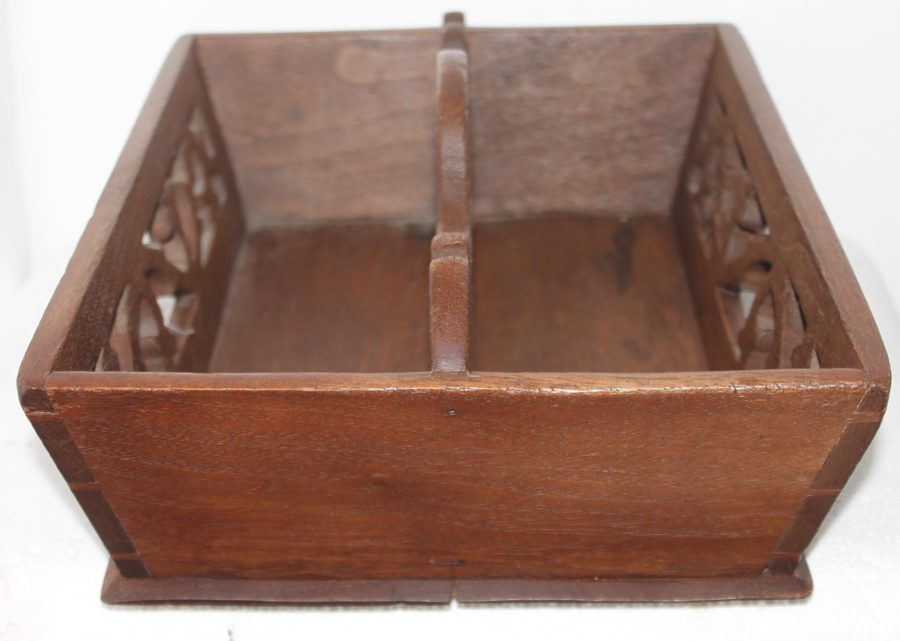 American 19thc Fine Dovetailed Cutlery Carrier For Sale