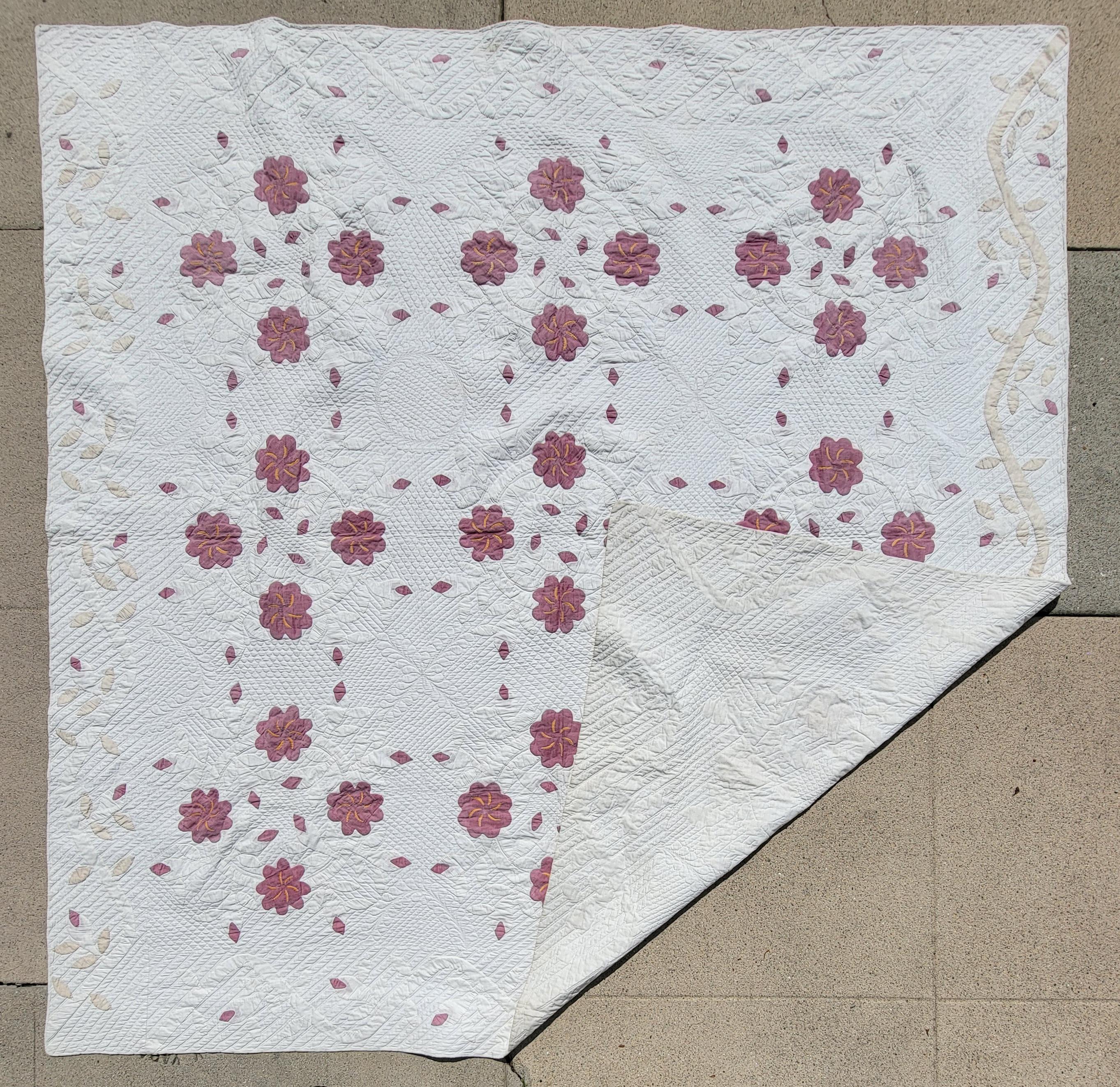 19. Jahrhundert Fein gequilteter Applique-Quilt aus Pennsylvania im Zustand „Gut“ im Angebot in Los Angeles, CA