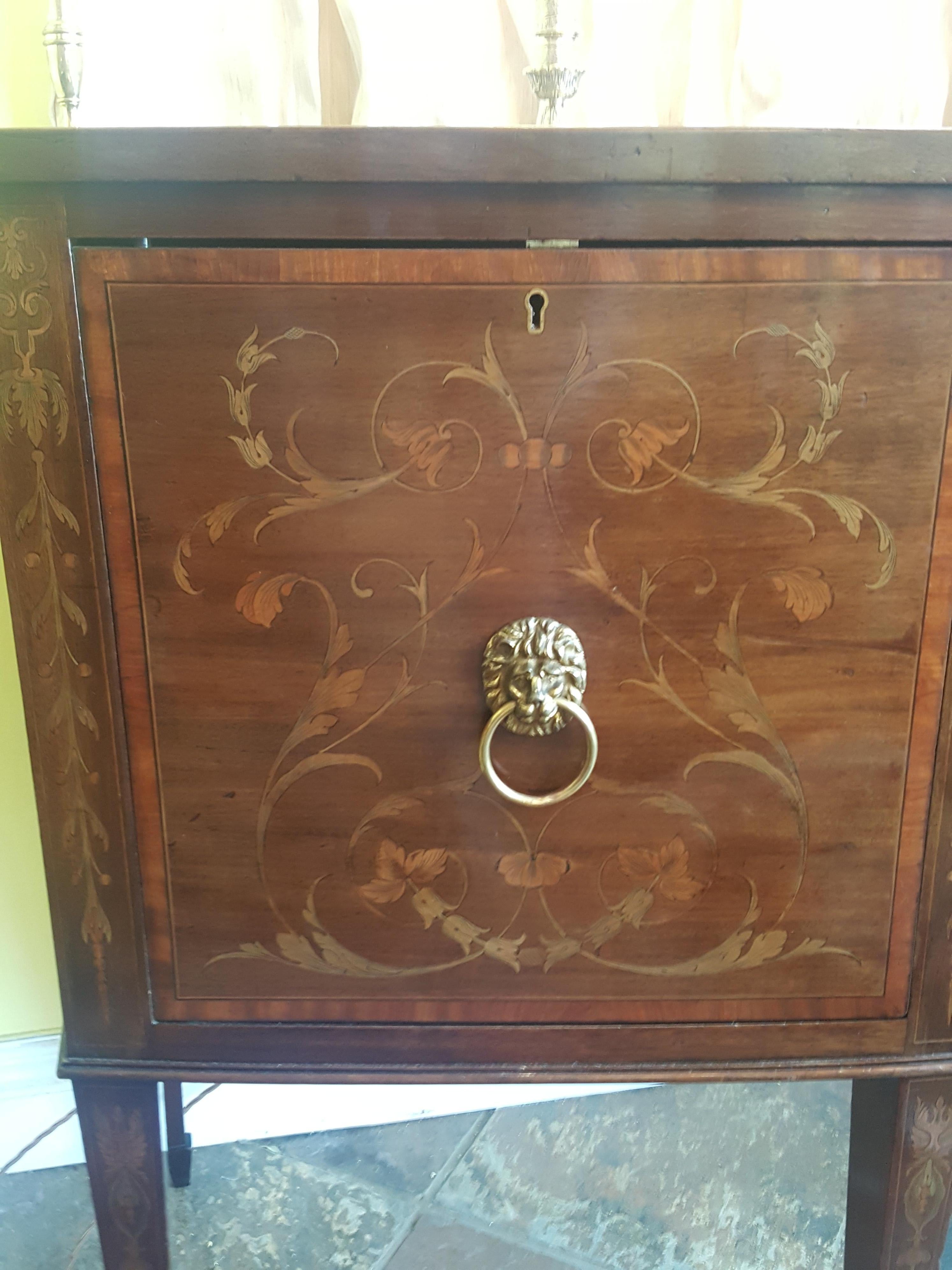 19th Century Floral Mahogany Bow-Fronted Sideboard For Sale 3