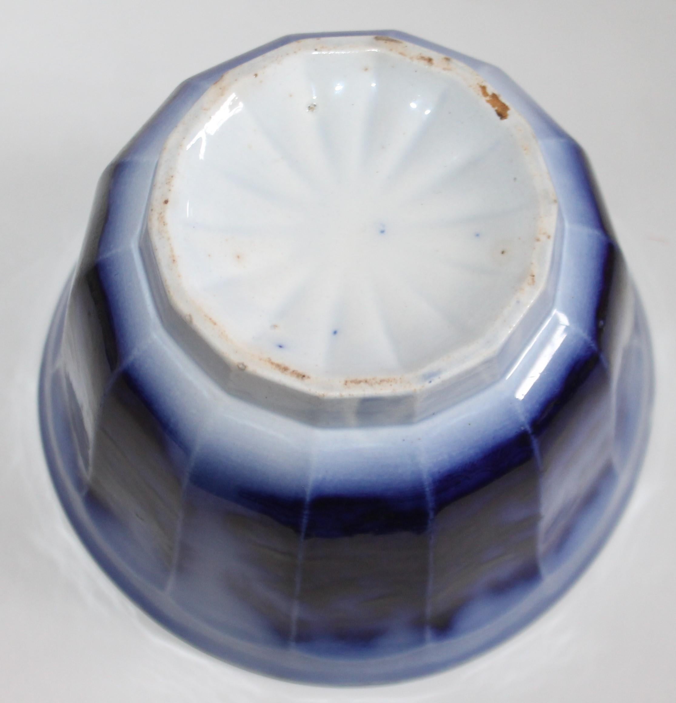 19th Century Flow-Blue Waste Bowl, Rare In Good Condition In Los Angeles, CA