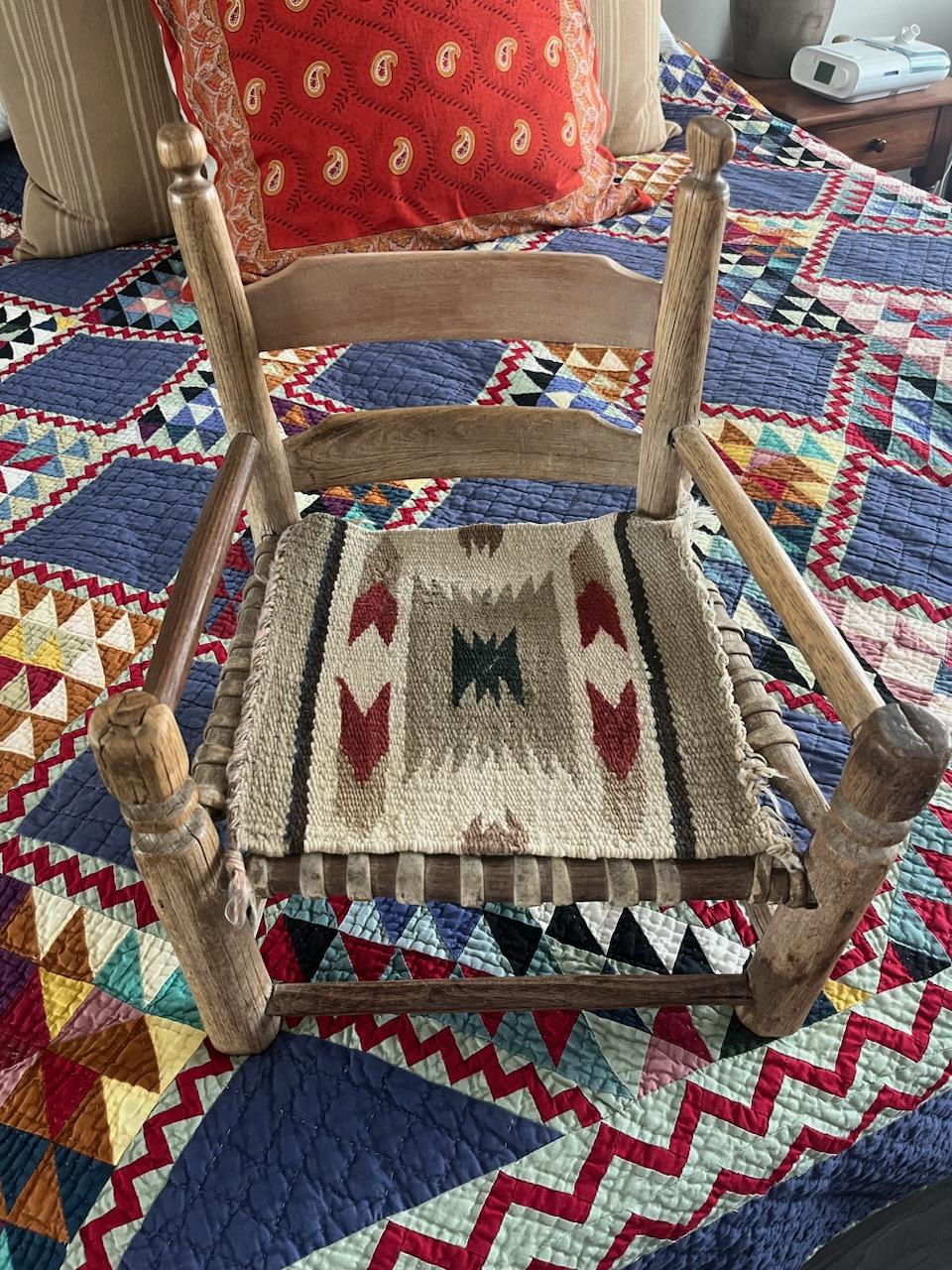 19. Jahrhundert Folky Navajo /Pueblo Kinderstuhl im Angebot 2