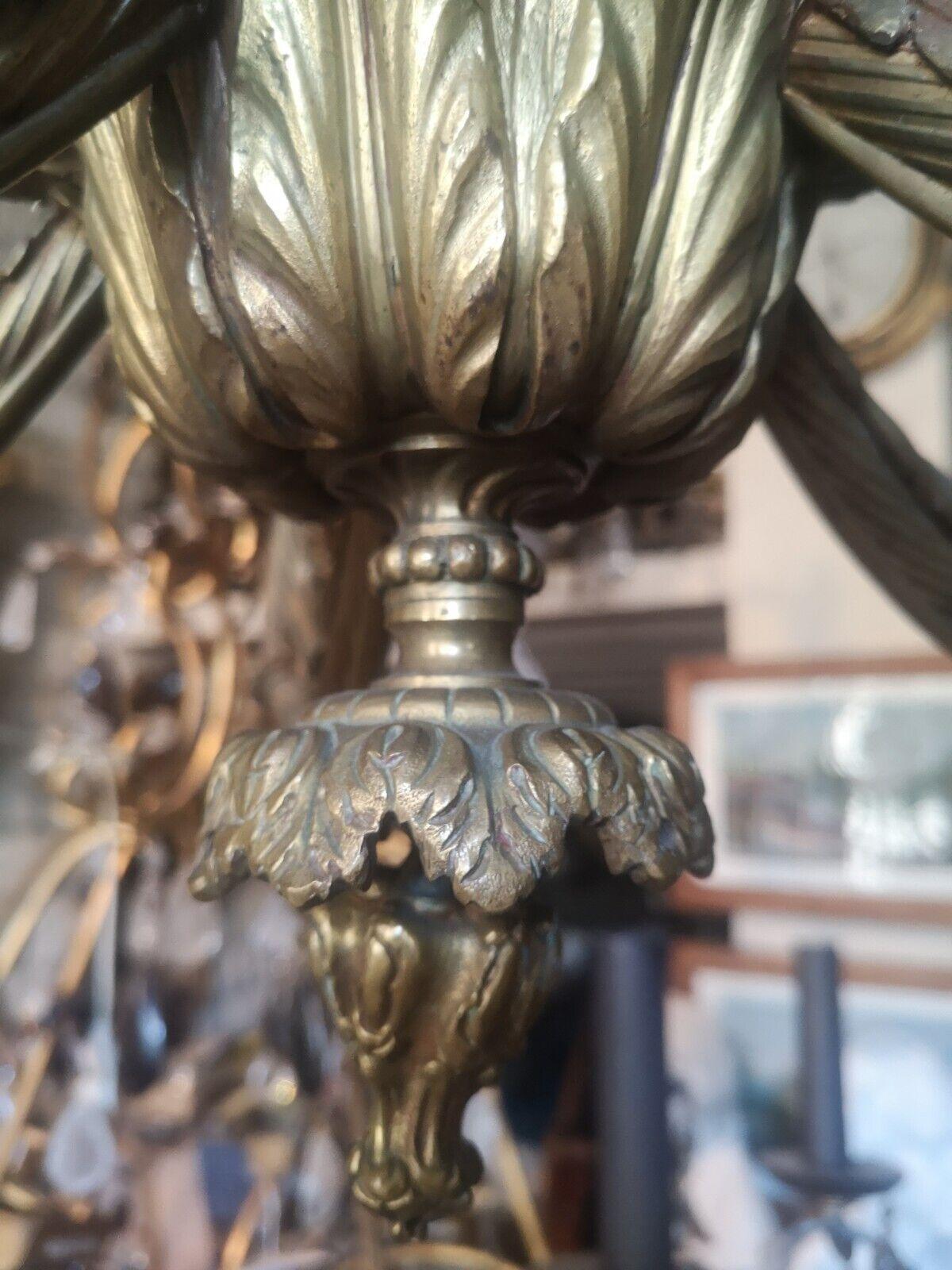 Französischer antiker Bronze-Kronleuchter im Louis-XVI.-Rokoko-Stil des 19. Jahrhunderts im Angebot 8