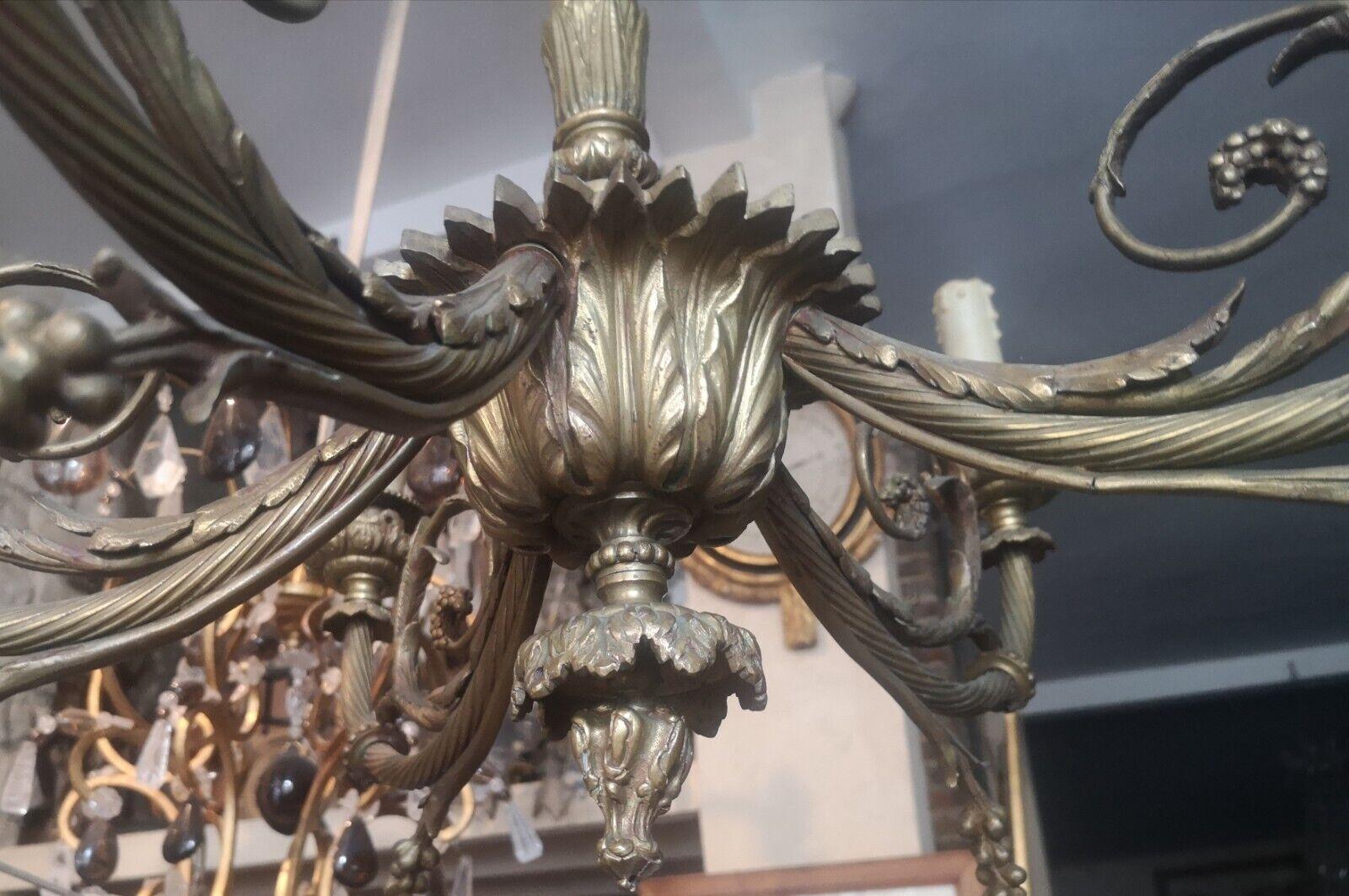 Französischer antiker Bronze-Kronleuchter im Louis-XVI.-Rokoko-Stil des 19. Jahrhunderts im Angebot 3