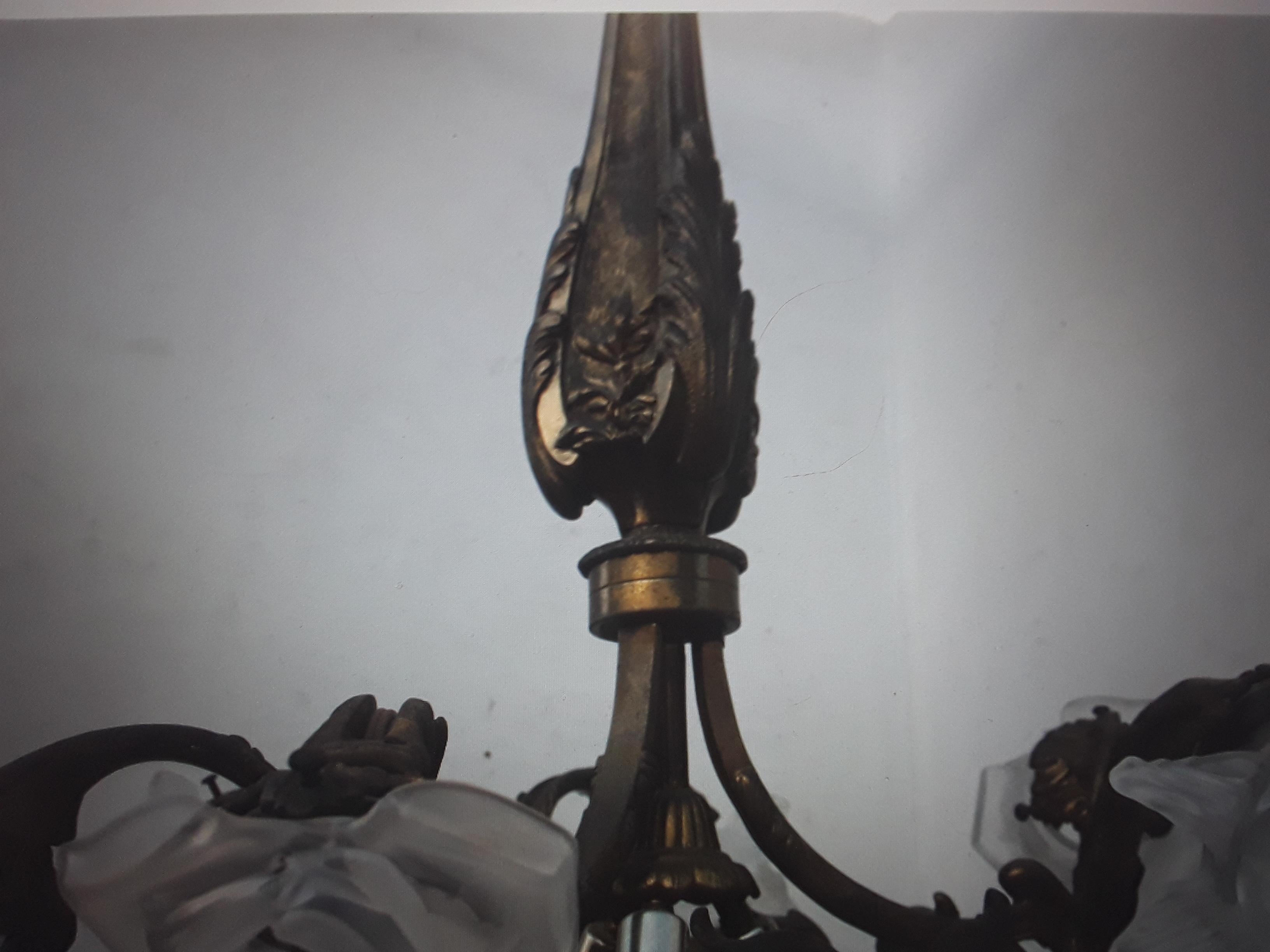 Lustre à panier floral en bronze et cristal de style Louis XVI du 19ème siècle. en vente 1
