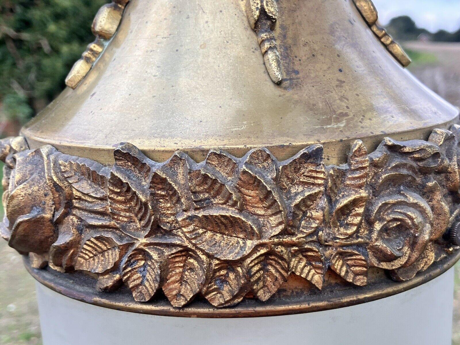 Fin du XIXe siècle Lanterne française ancienne de style Louis XVI du 19e siècle en bronze doré avec abat-jour en cristal taillé en vente