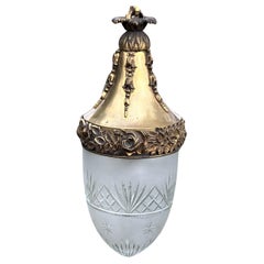 Lanterne française ancienne de style Louis XVI du 19e siècle en bronze doré avec abat-jour en cristal taillé