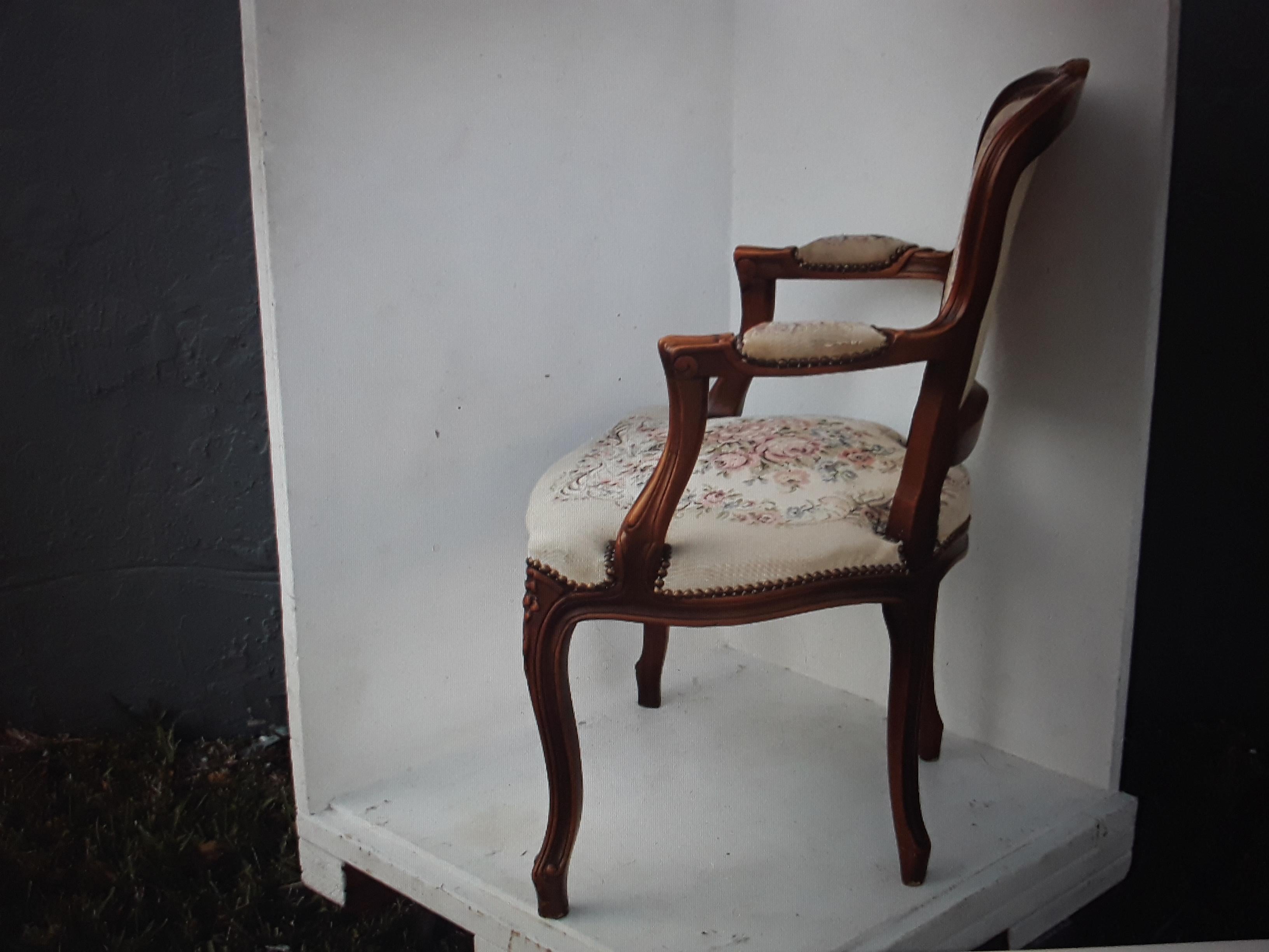 Sillón/silla auxiliar rococó tallado estilo Luis XV francés del s. XIX Francés en venta