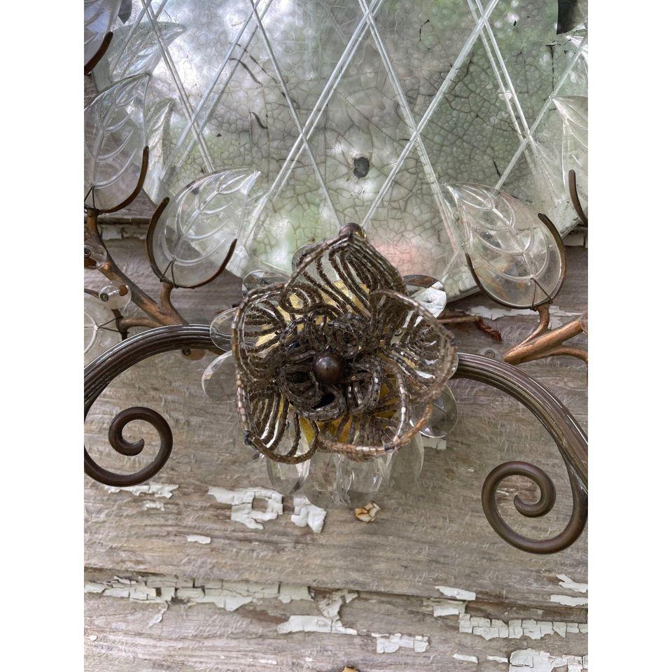 Francese Specchio da parete Art Nouveau francese del XIX secolo in bronzo, con viti e petali di cristallo, Maison Bagues in vendita