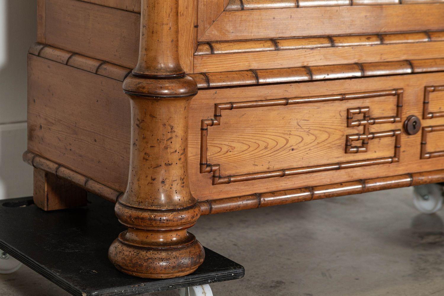 Armoire francese del XIX secolo in bambù, faggio e pino con specchio in vendita 6