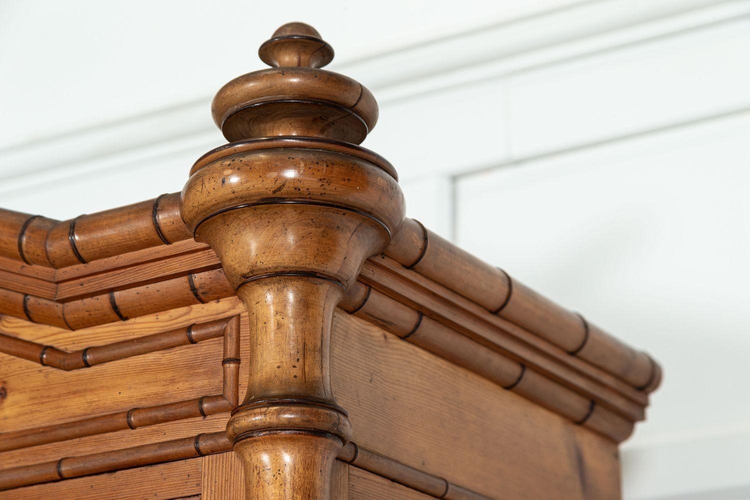 Armoire francese del XIX secolo in bambù, faggio e pino con specchio in vendita 9