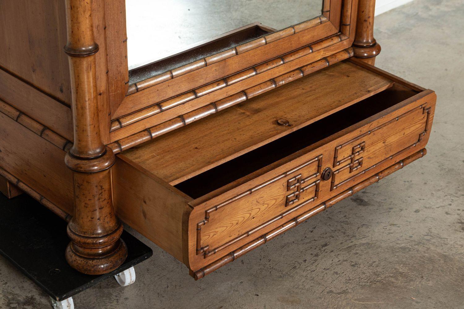 Armoire francese del XIX secolo in bambù, faggio e pino con specchio in vendita 11