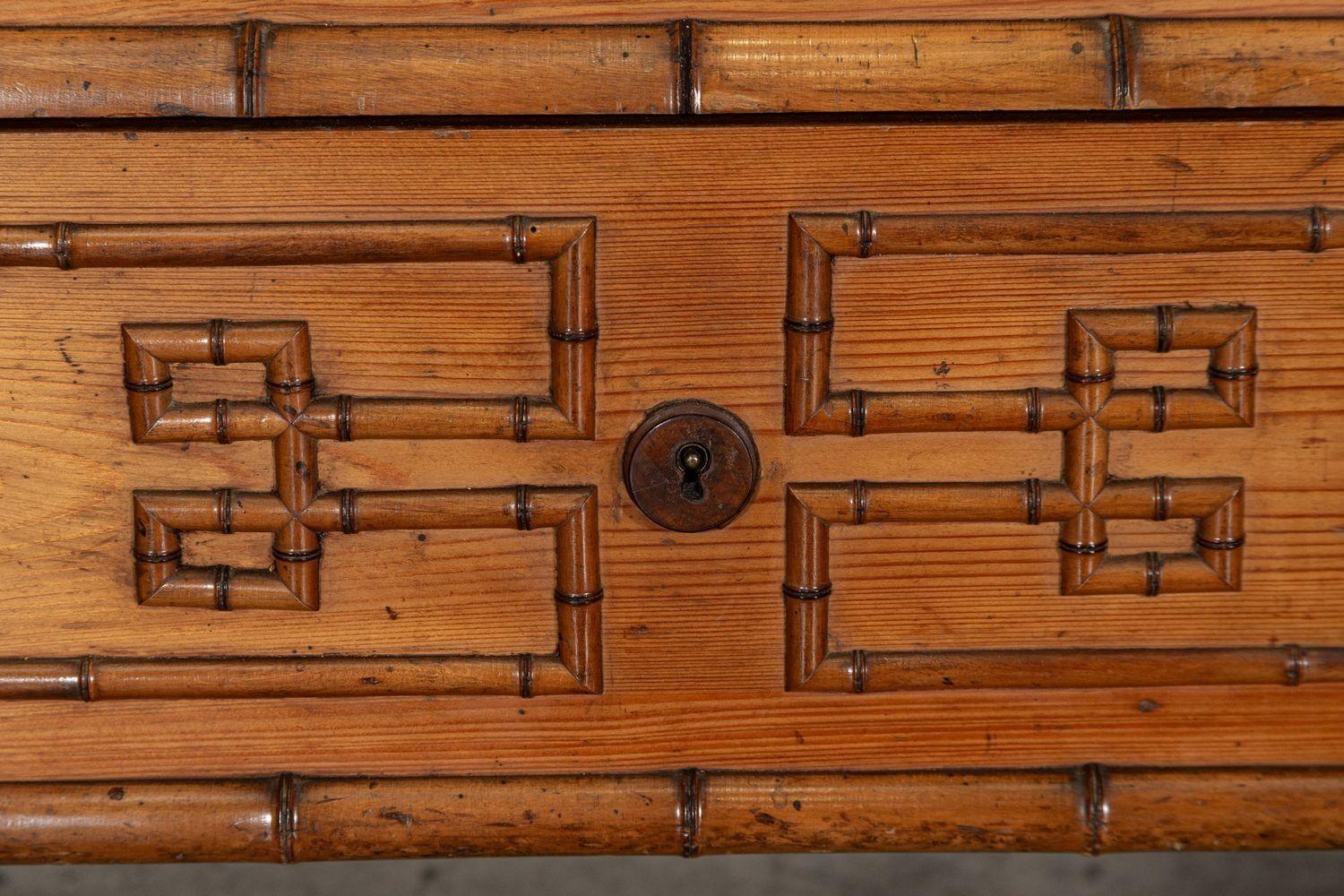 Armoire francese del XIX secolo in bambù, faggio e pino con specchio in vendita 13