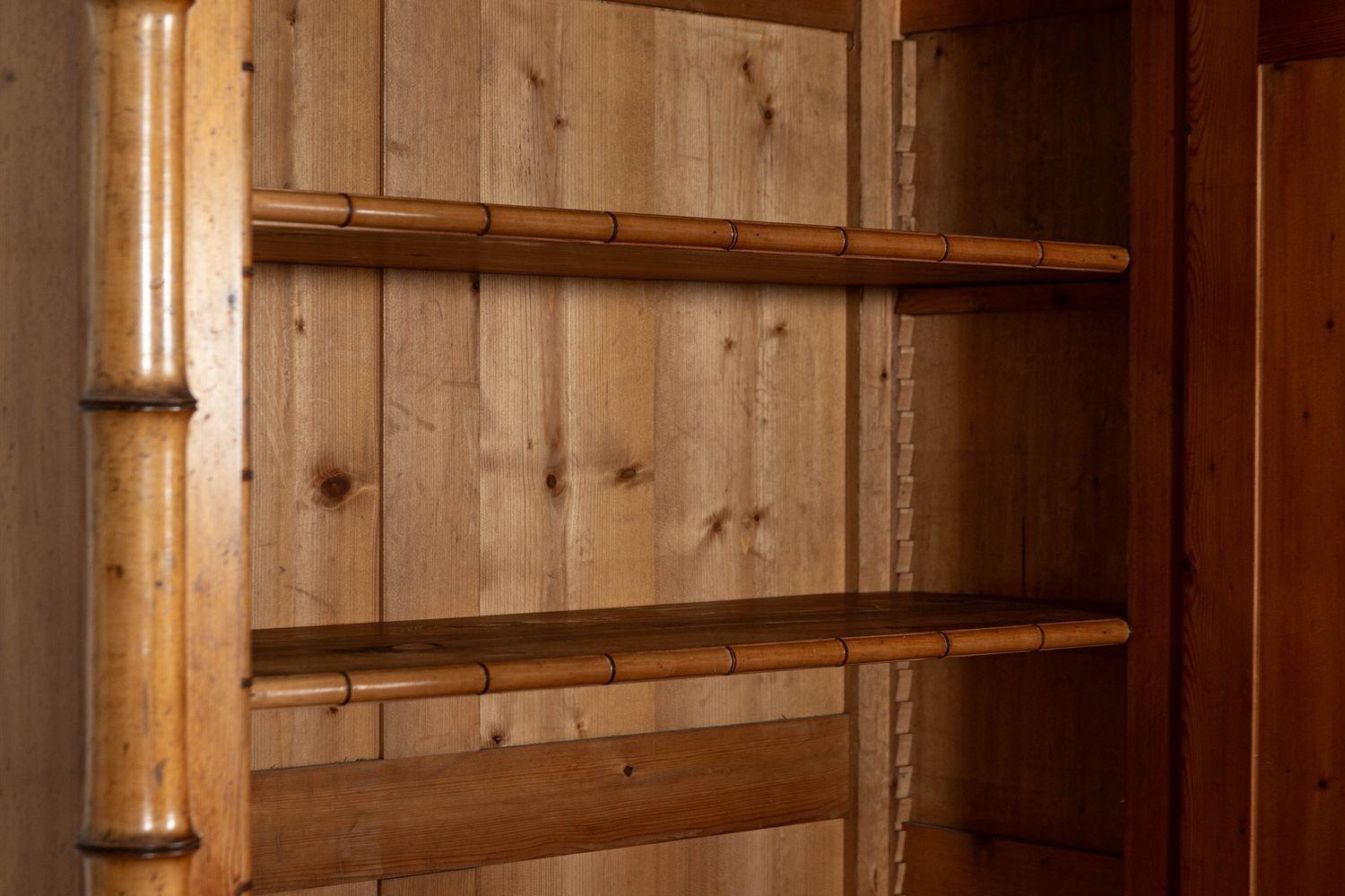 Armoire francese del XIX secolo in bambù, faggio e pino con specchio in vendita 16