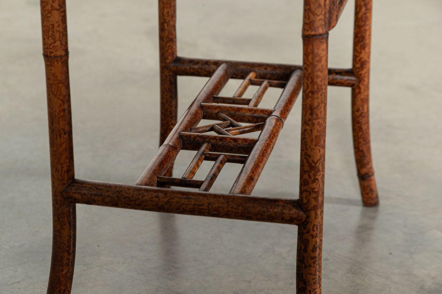Table de travail française en bambou et laque du 19ème siècle en vente 9