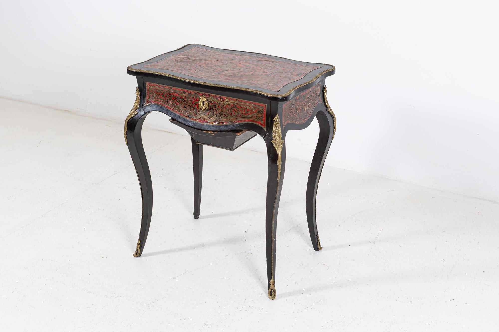 Table de travail / coiffeuse en boulle française du 19e siècle en vente 4