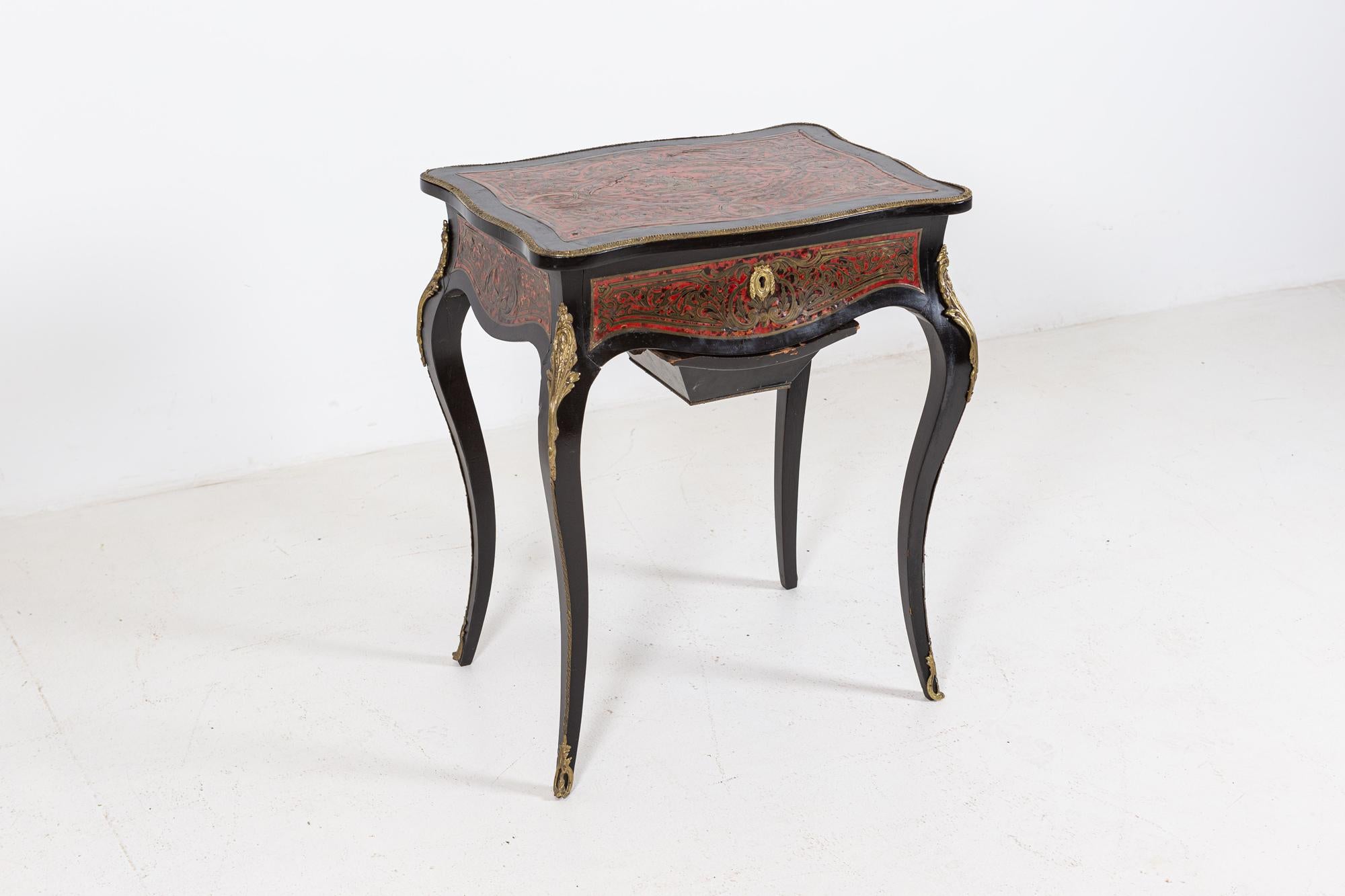 Table de travail / coiffeuse en boulle française du 19e siècle en vente 6