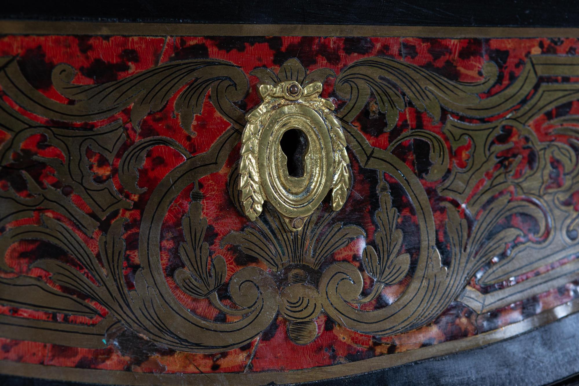 Table de travail / coiffeuse en boulle française du 19e siècle en vente 7