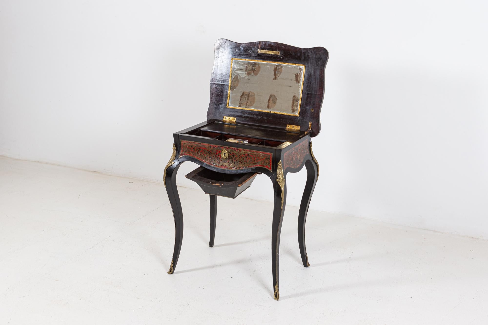 Table de travail / coiffeuse en boulle française du 19e siècle en vente 1