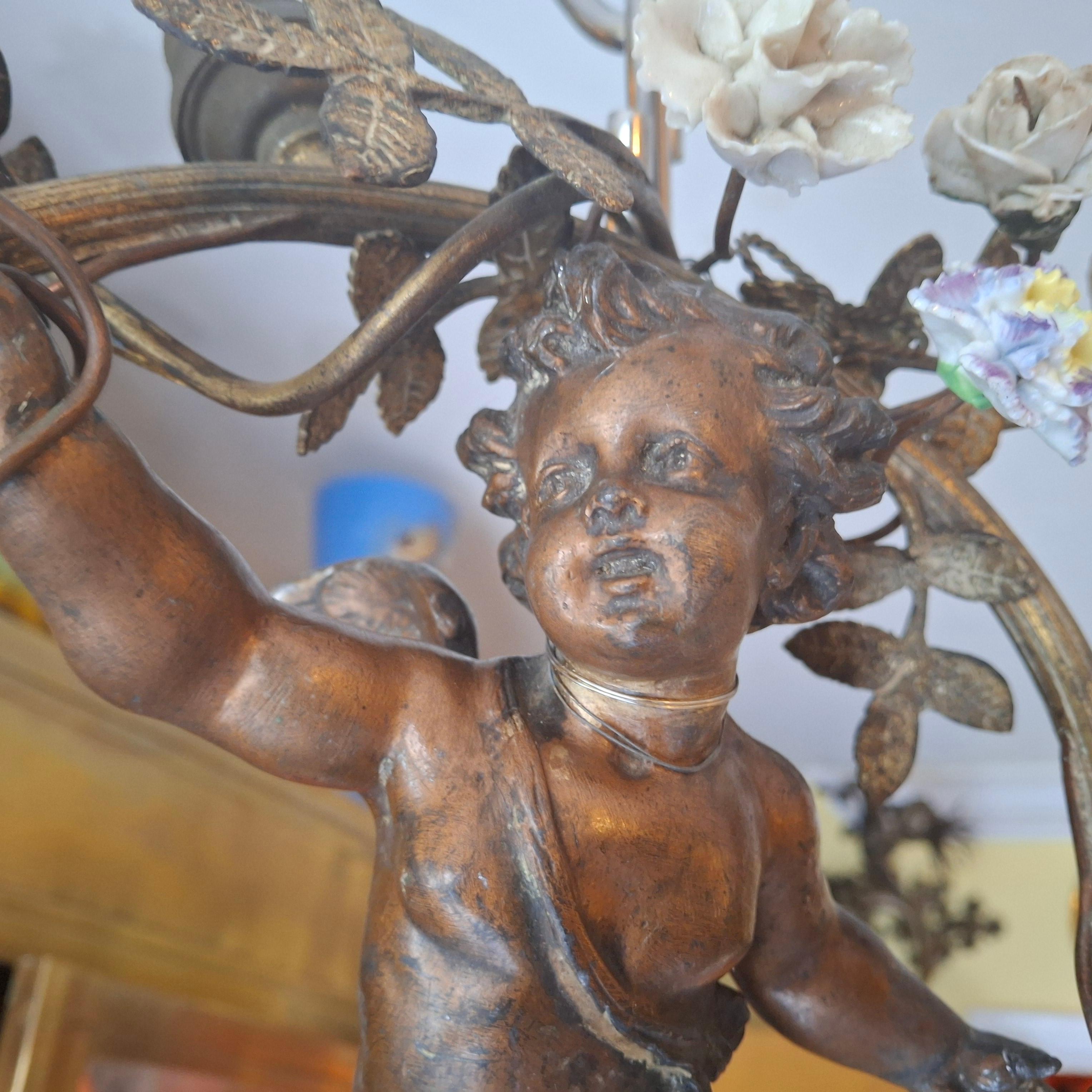 19thc French Cast Spelter/ Bronze Flying Cherub with Flower Garland Chandelier in vendita 3