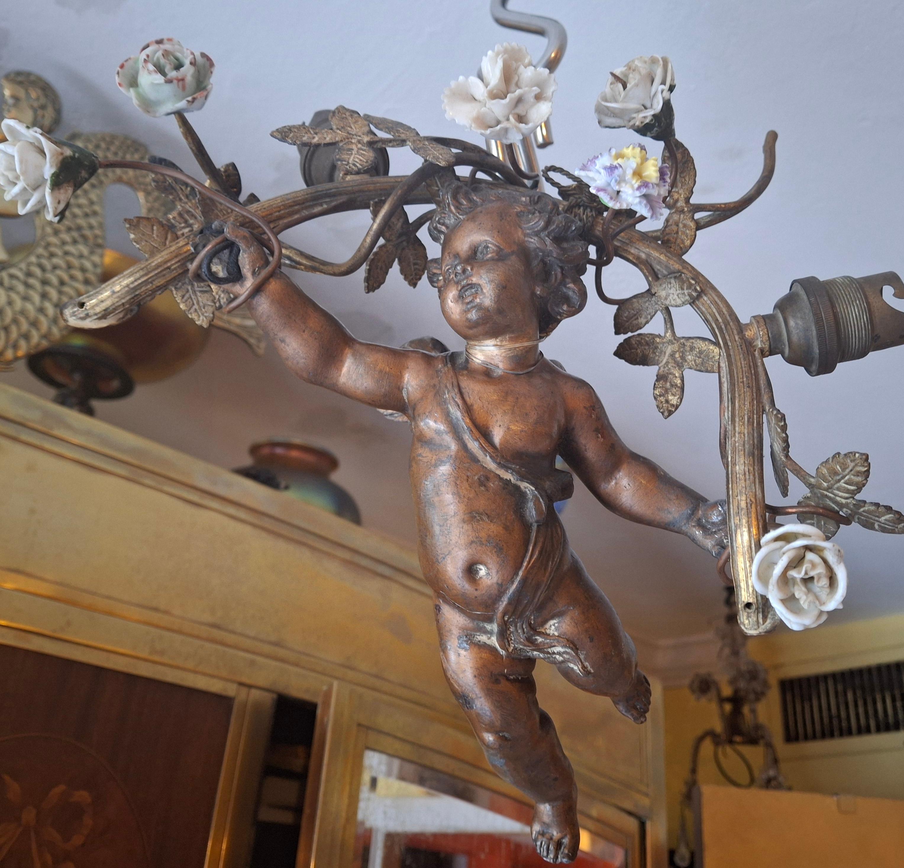 19thc French Cast Spelter/ Bronze Flying Cherub with Flower Garland Chandelier in vendita 5