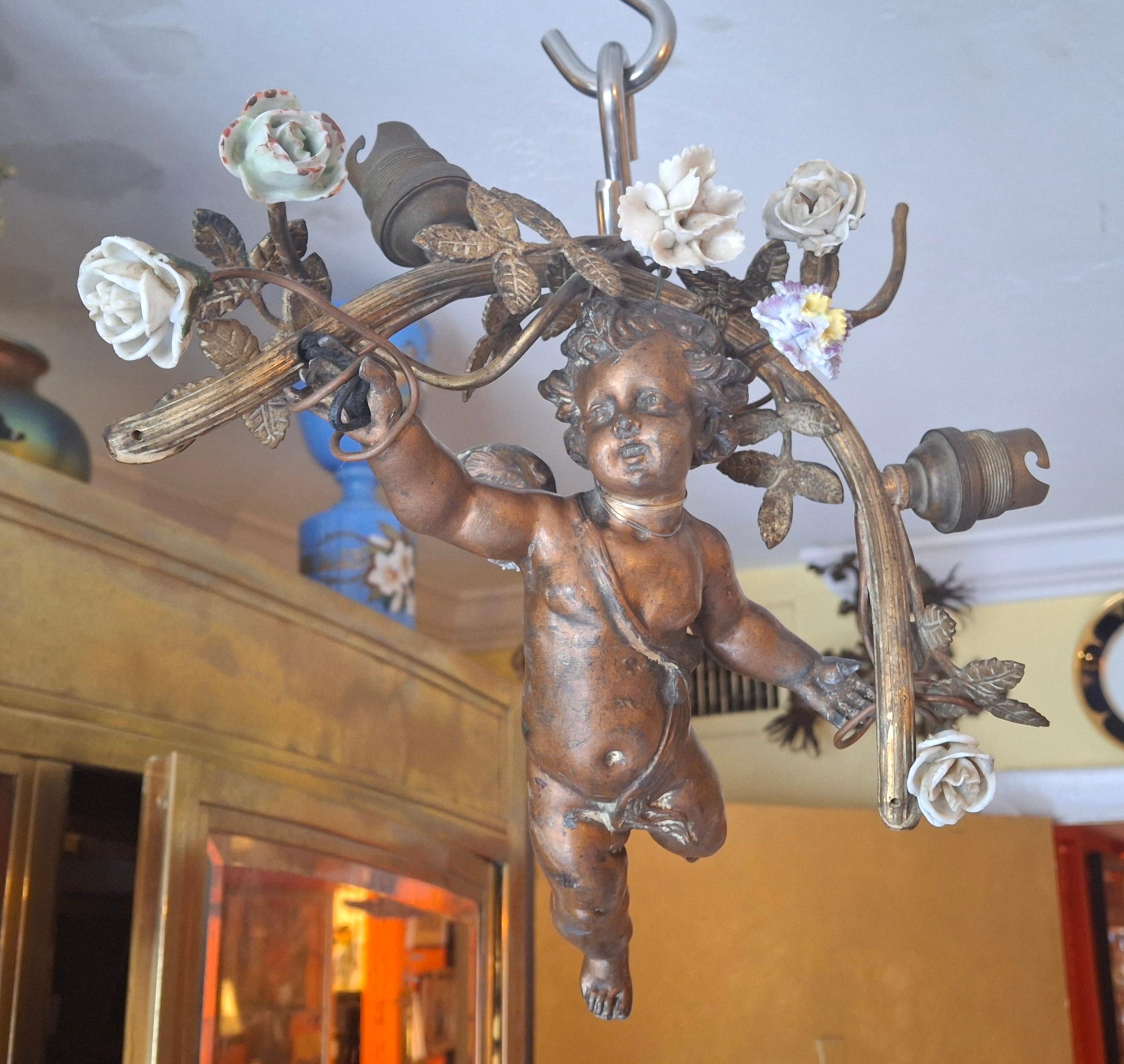 19thc French Cast Spelter/ Bronze Flying Cherub with Flower Garland Chandelier in vendita 6