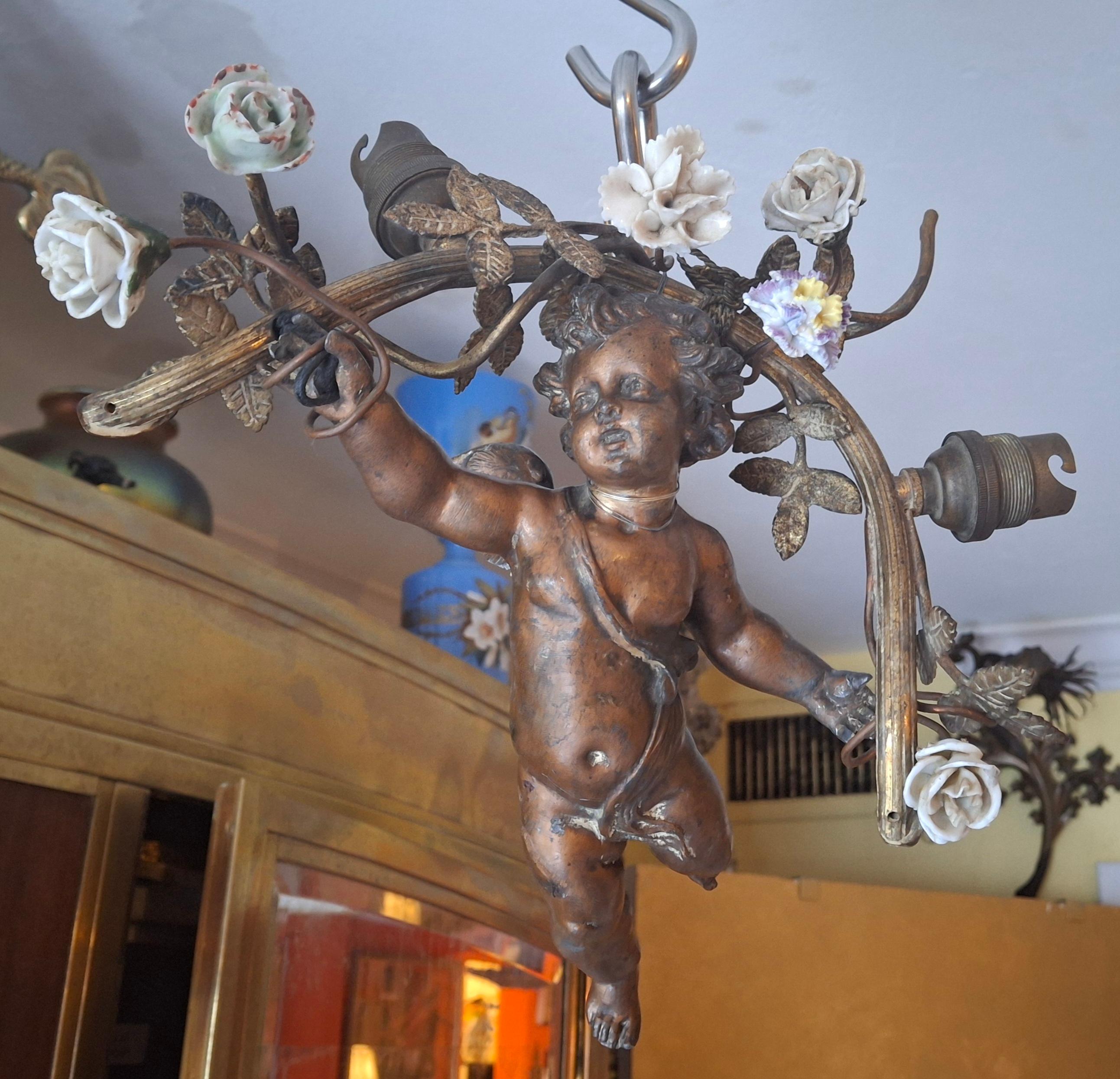 19thc French Cast Spelter/ Bronze Flying Cherub with Flower Garland Chandelier in vendita 7