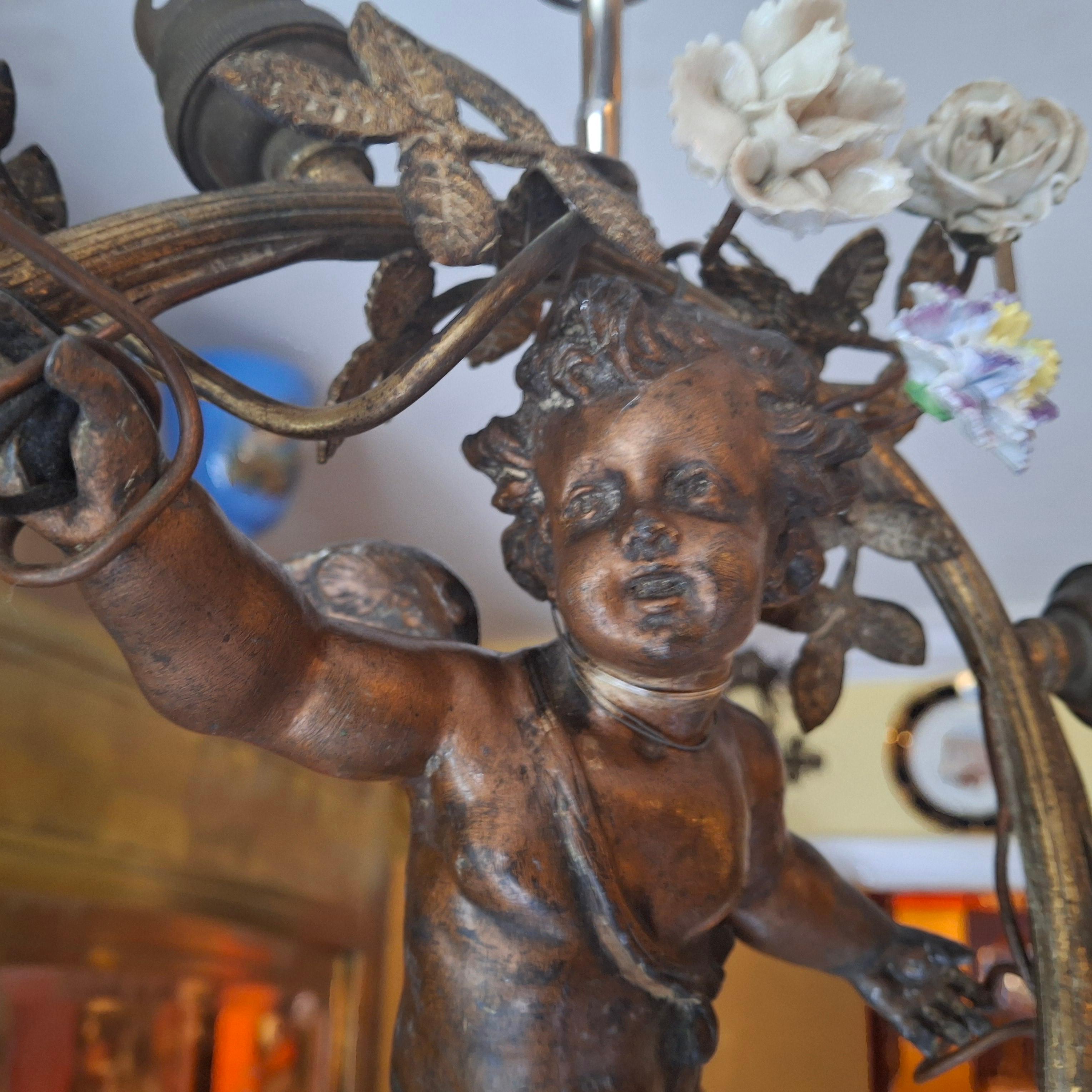 19thc French Cast Spelter/ Bronze Flying Cherub with Flower Garland Chandelier in vendita 10