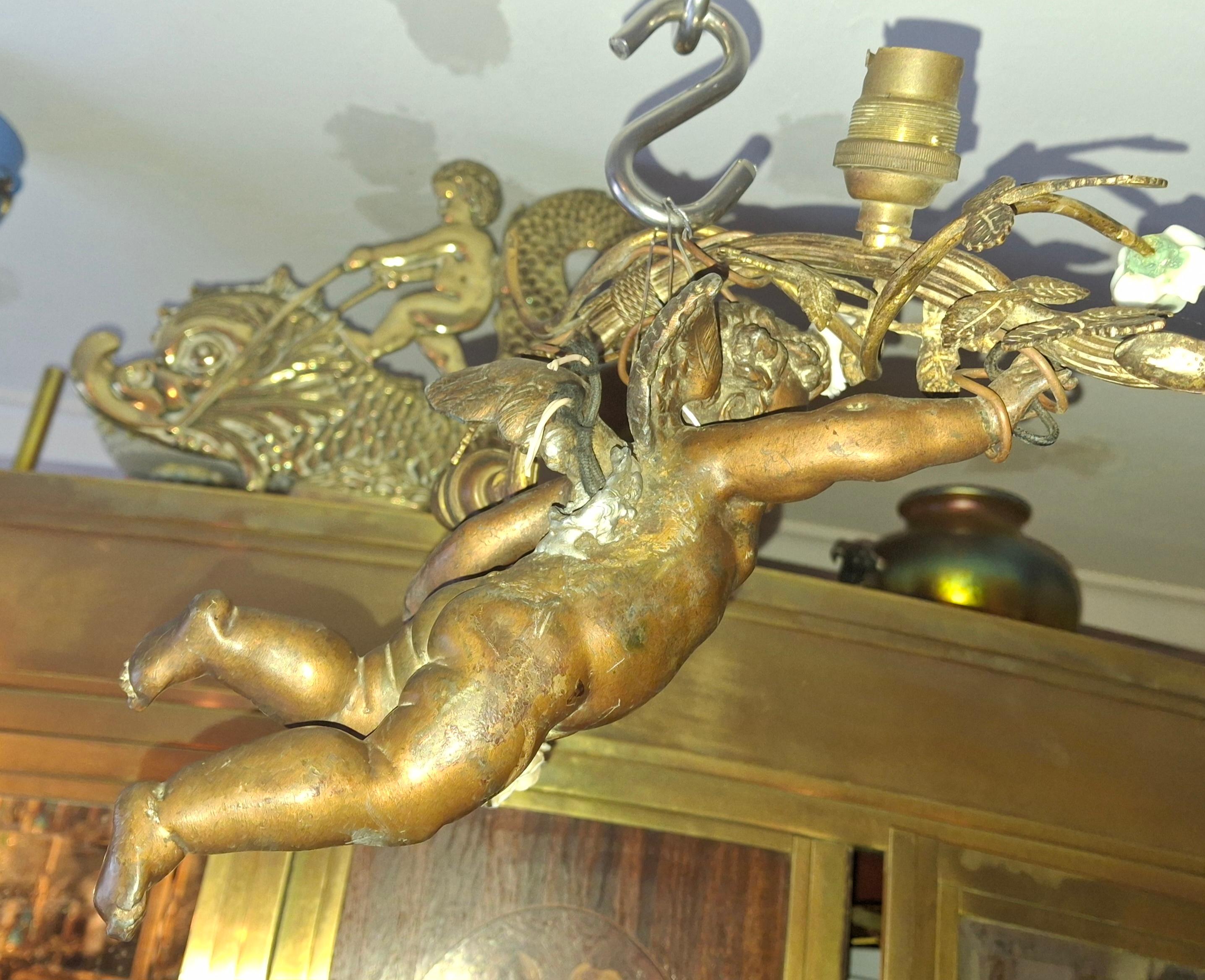 19thc French Cast Spelter/ Bronze Flying Cherub with Flower Garland Chandelier in vendita 12